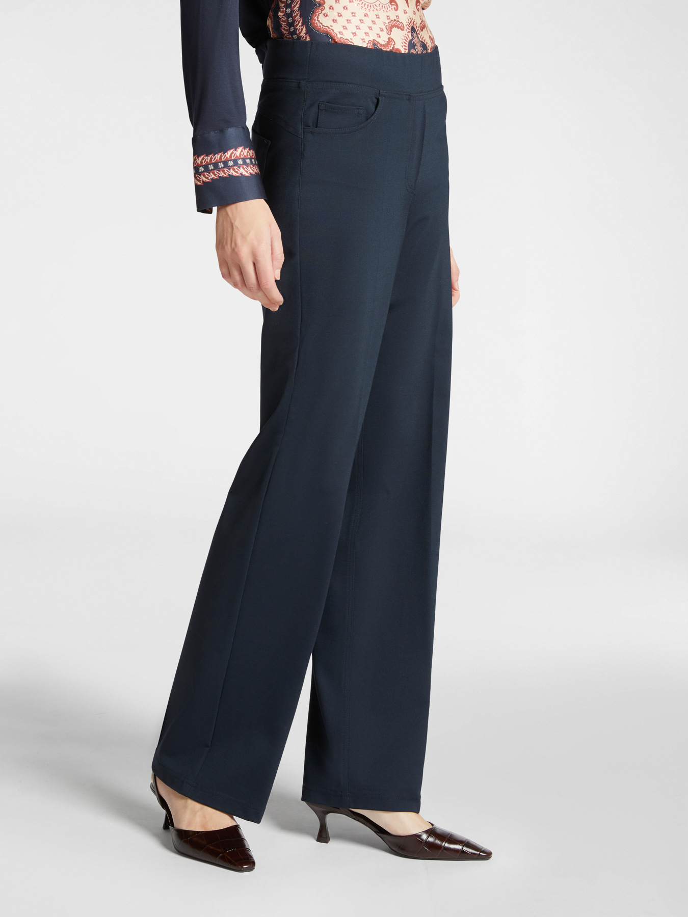 Pull-on trousers in Milano stitch image number 2