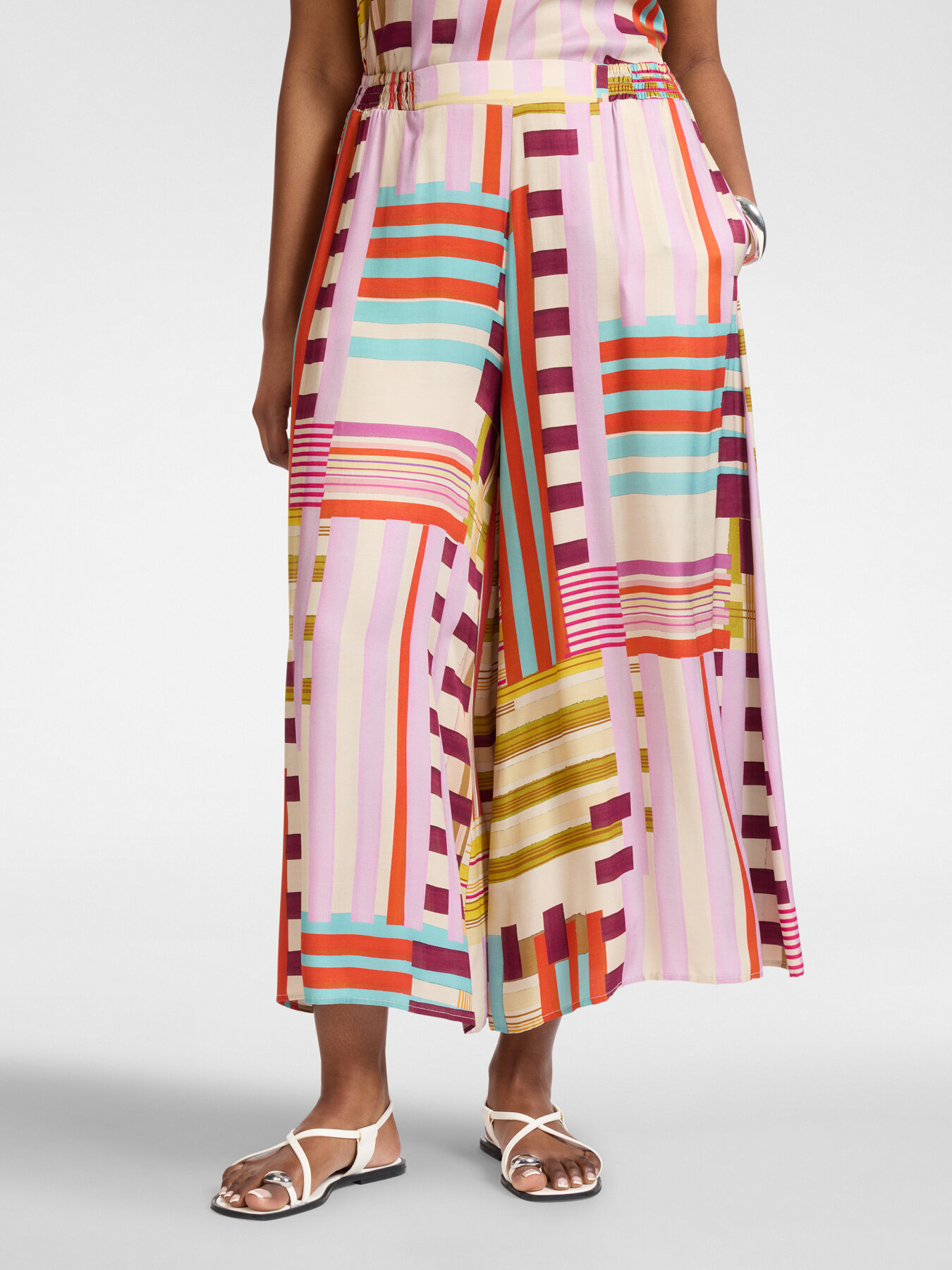 Pantalon palazzo en satin imprim&eacute; image number 2