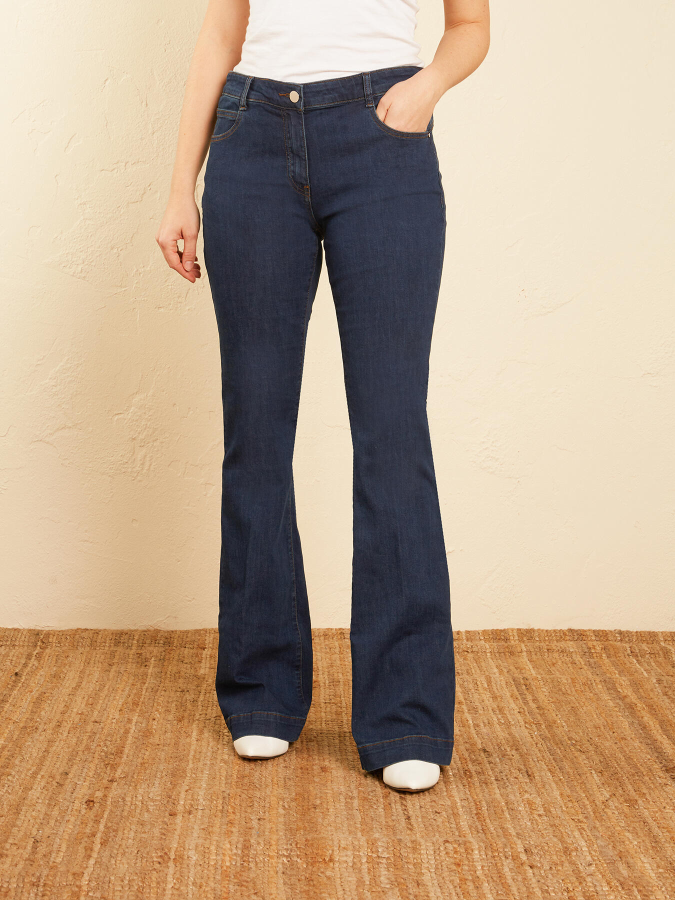 Flared jeans image number 3