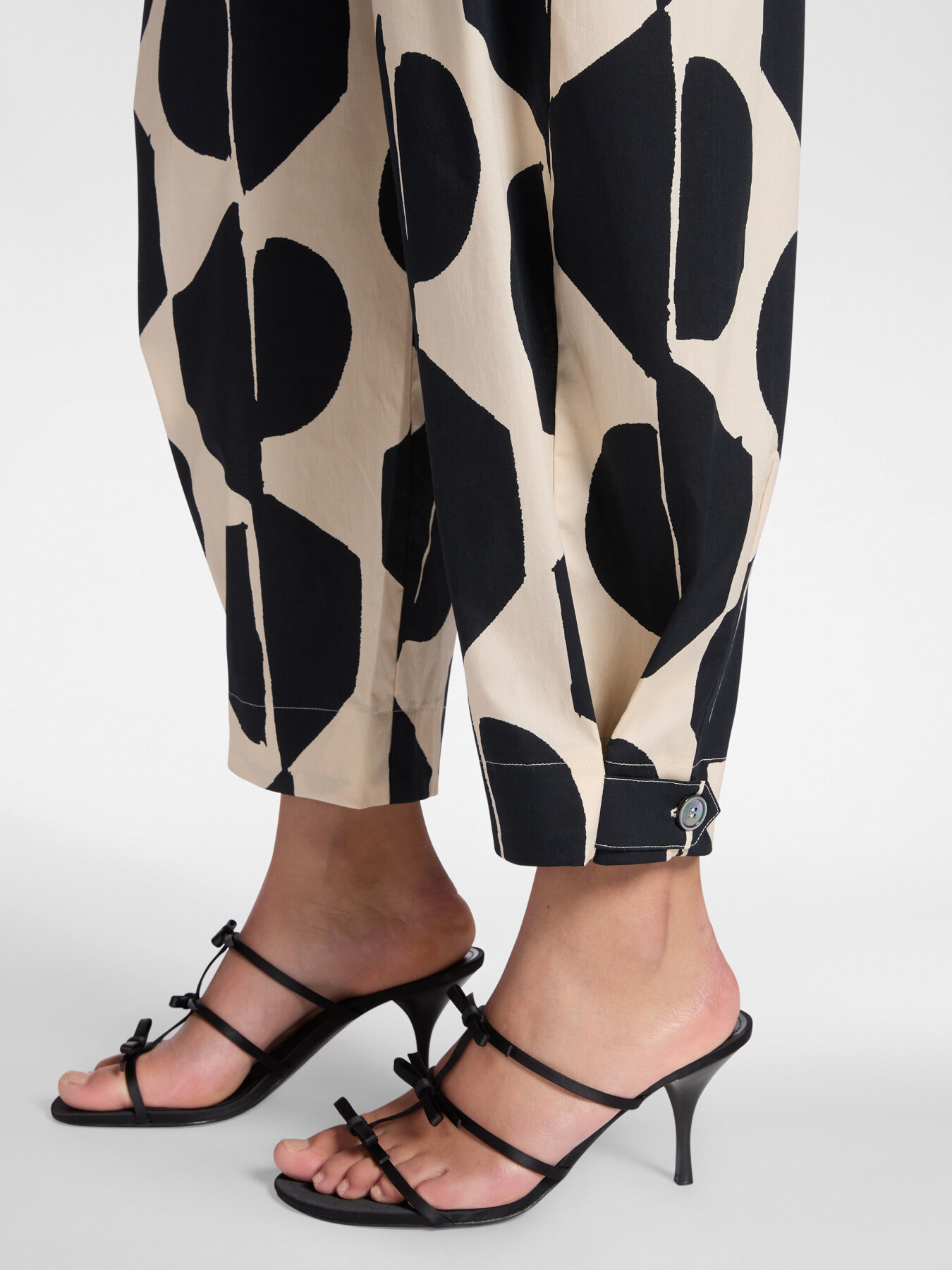 Printed barrel pants image number 3