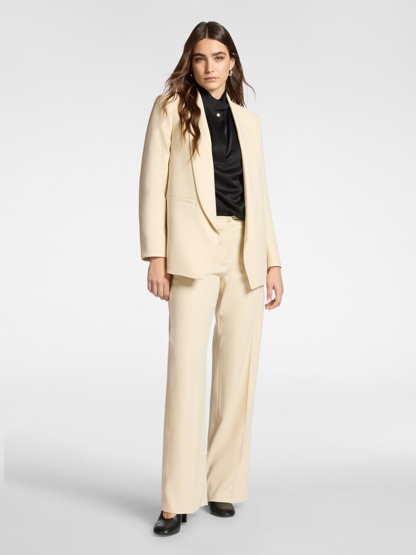 Structured cr&ecirc;pe jacket image number 3