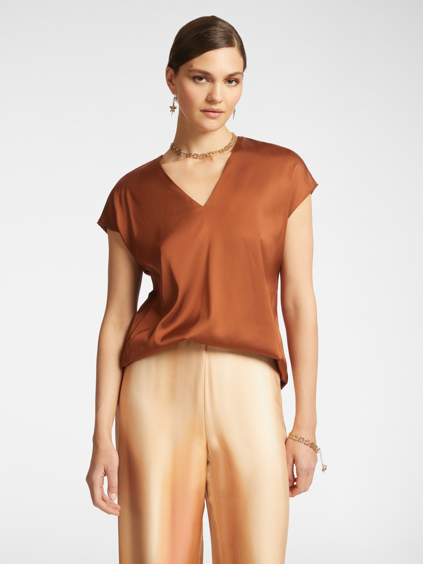 Blouse en satin avec col en V image number 0