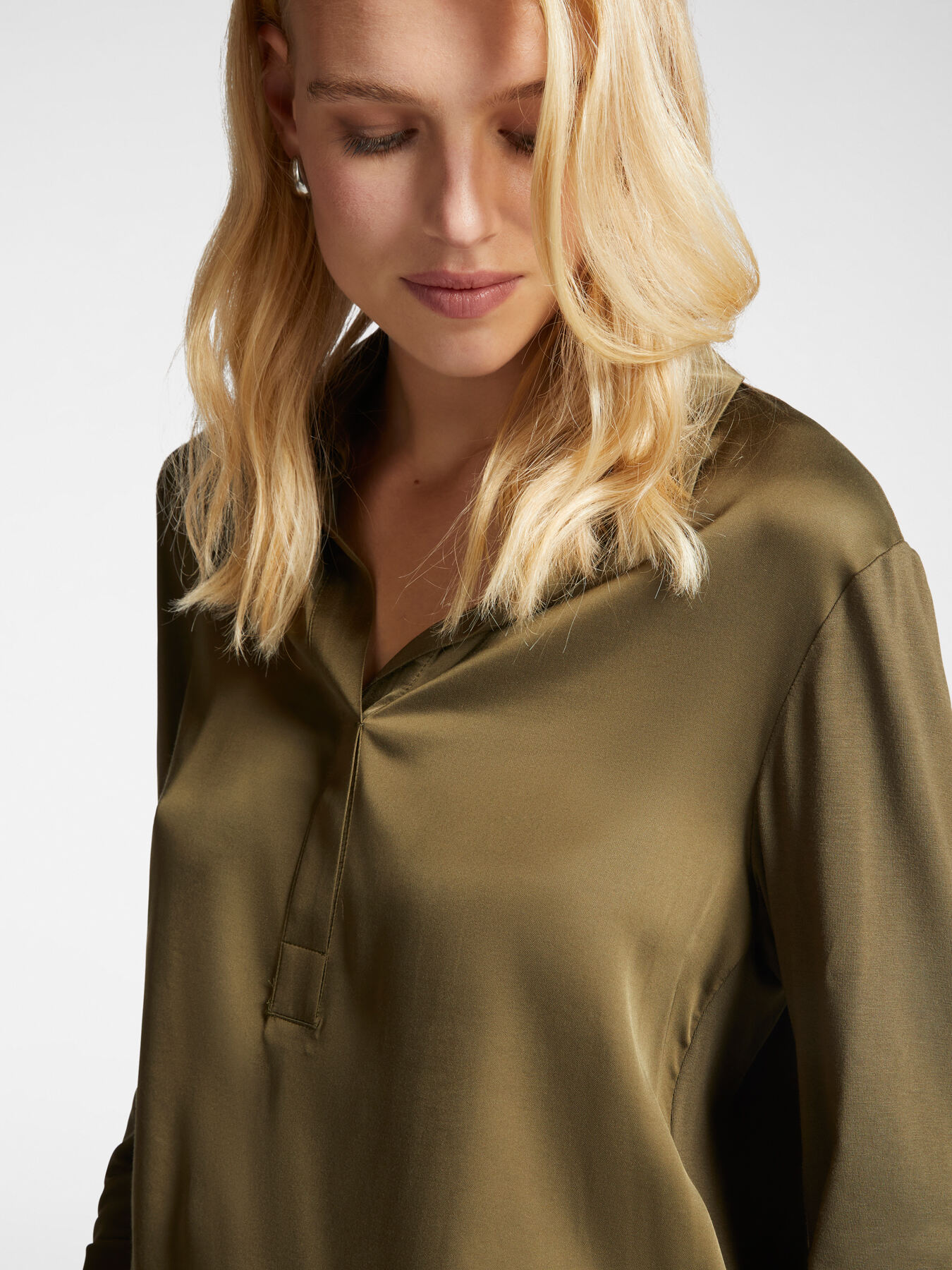 T-shirt with collar in LENZING&trade; ECOVERO&trade; viscose image number 3