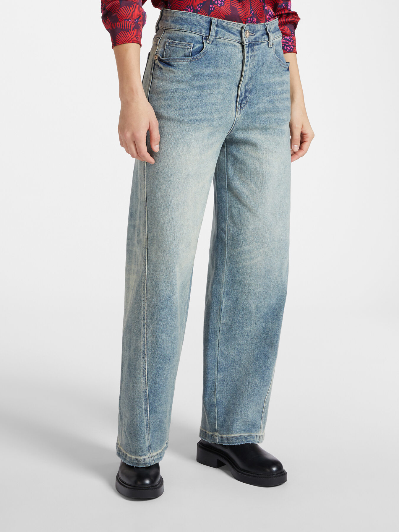 Wide-leg jeans with belt image number 2