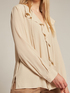 Bluse mit Volant und Schleife image number 3
