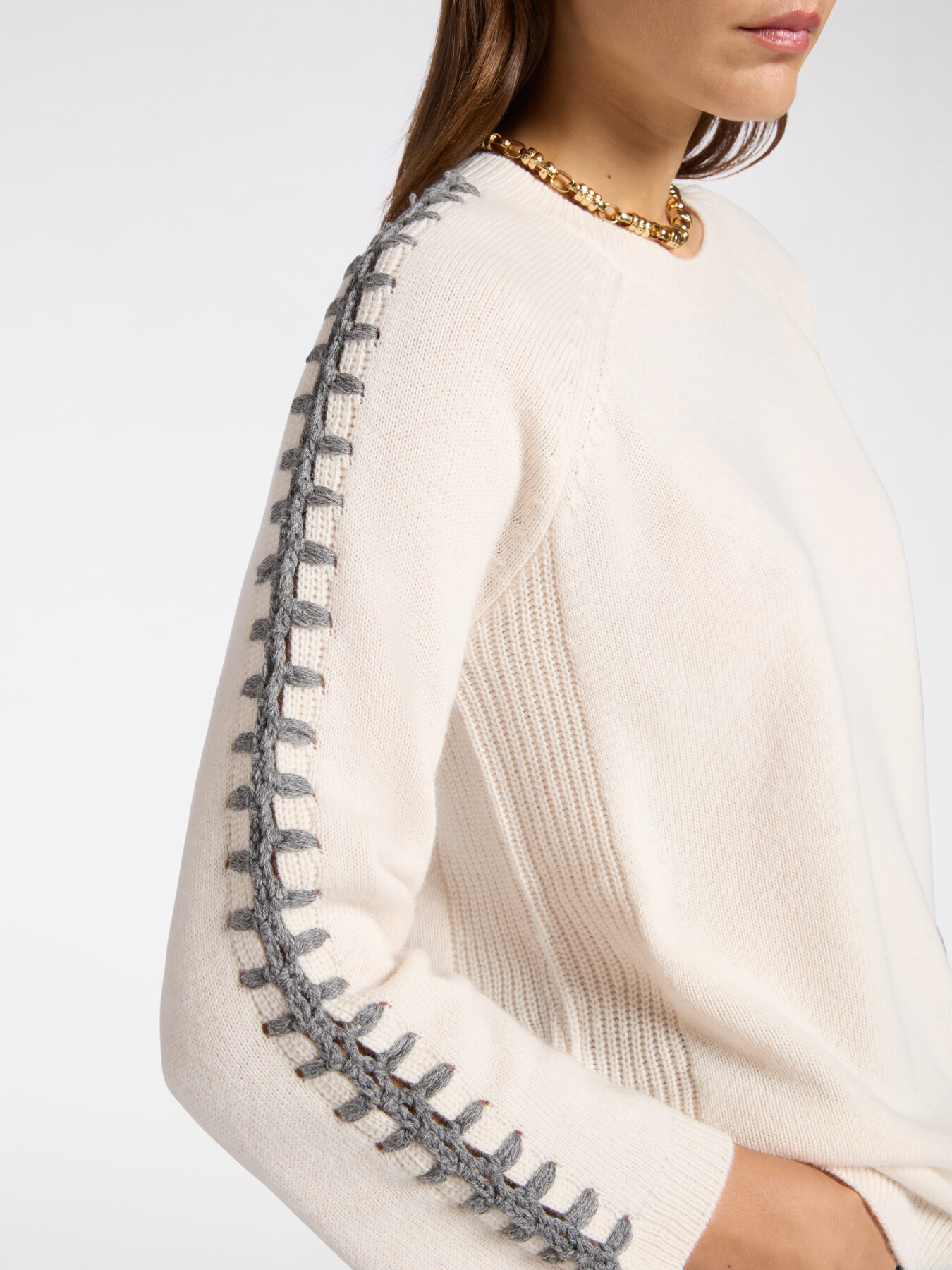 Maglia in pura lana con ricamo image number 3