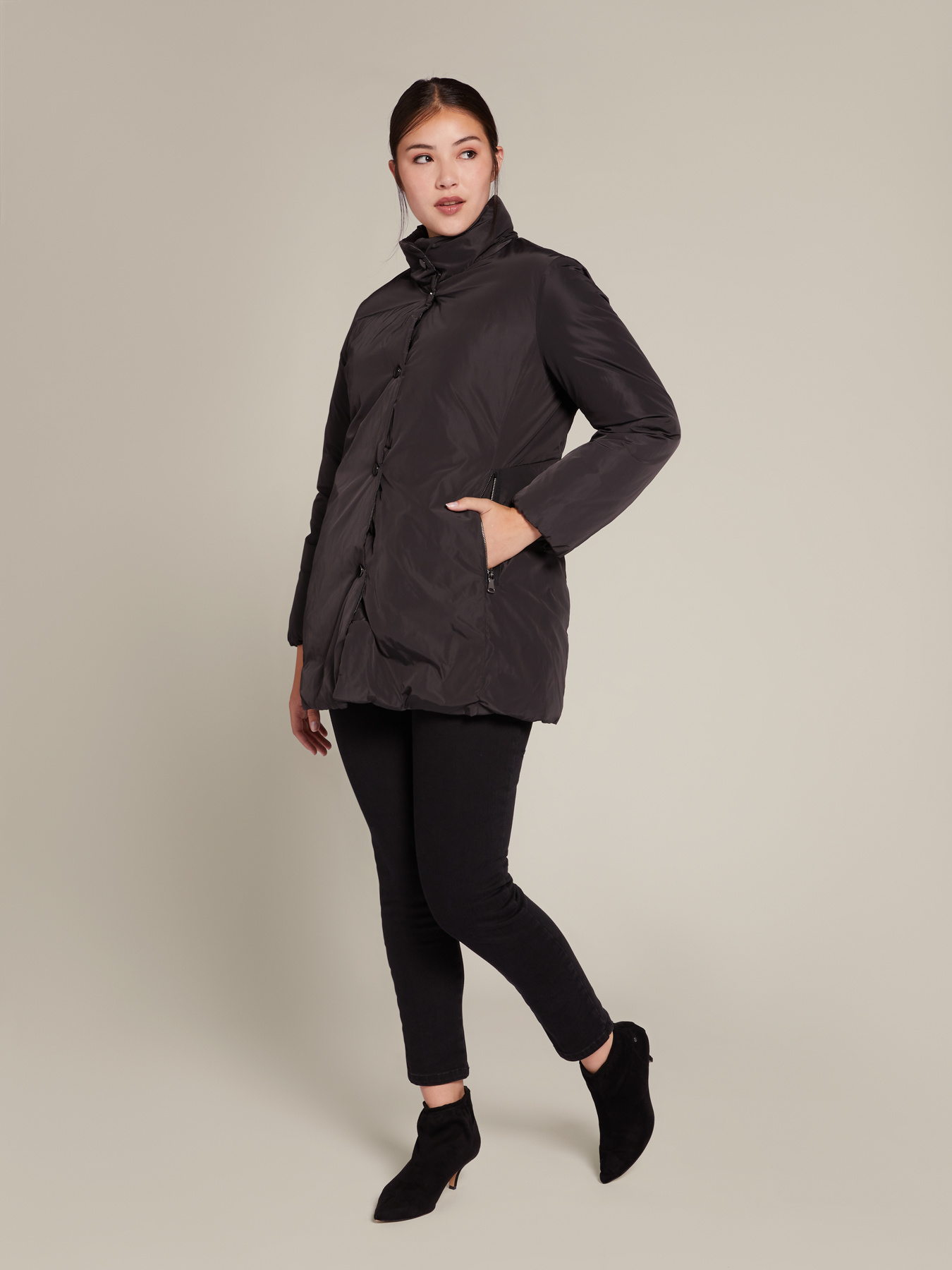 Reversible down jacket in water-repellent nylon image number 1