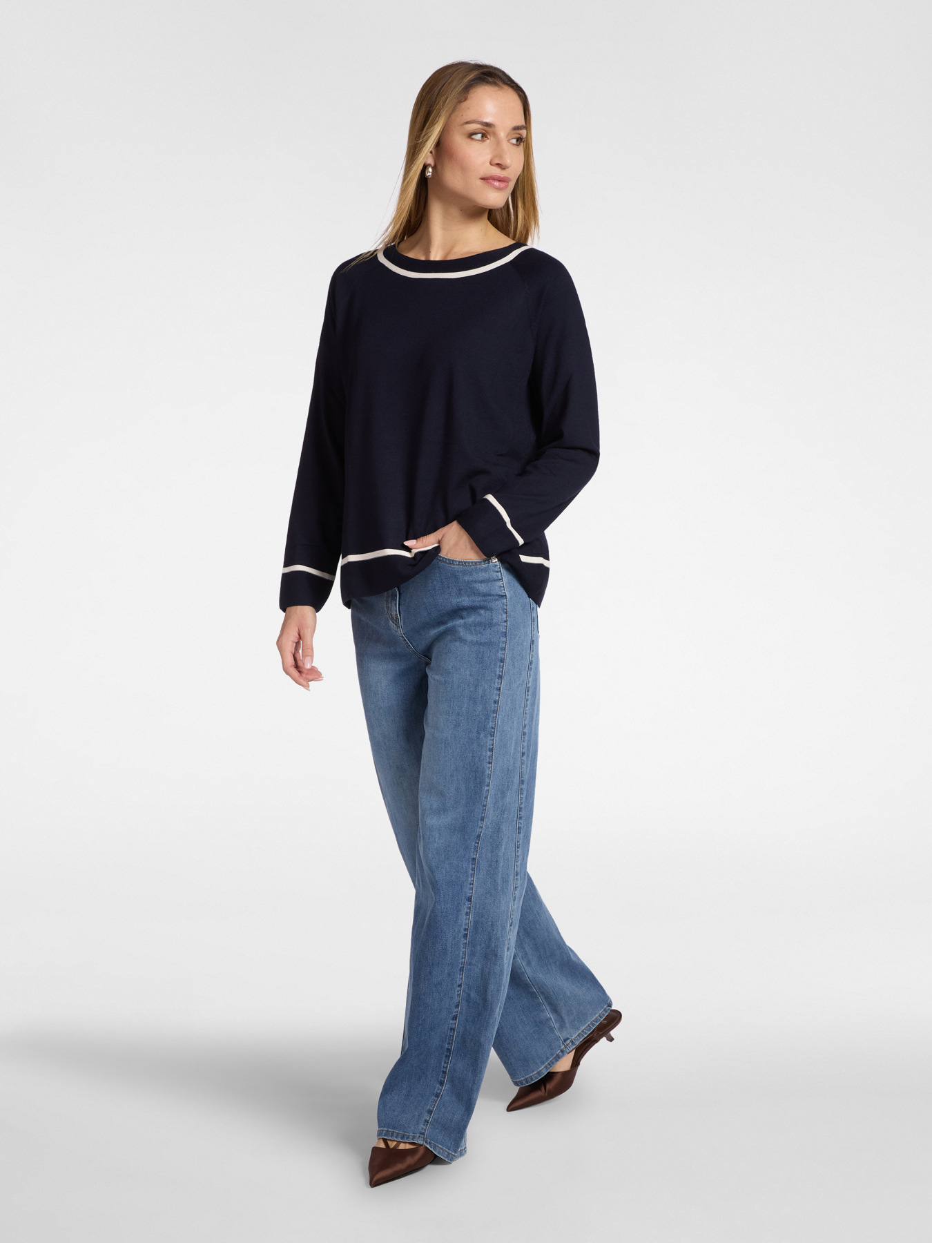 Gestreiftes Strickoberteil aus Viskosemischung image number 2