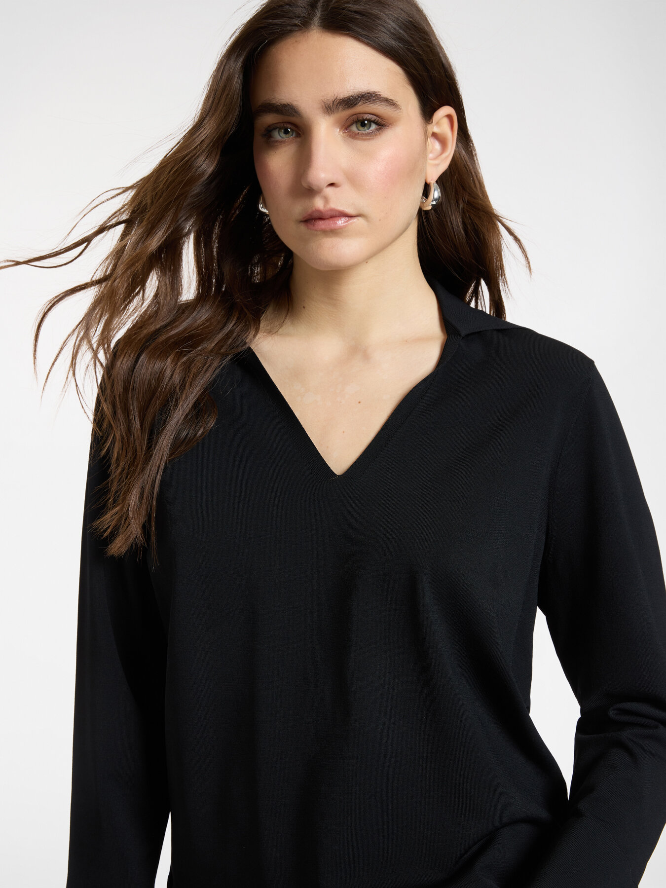 Maglia con scollo a V e colletto image number 3