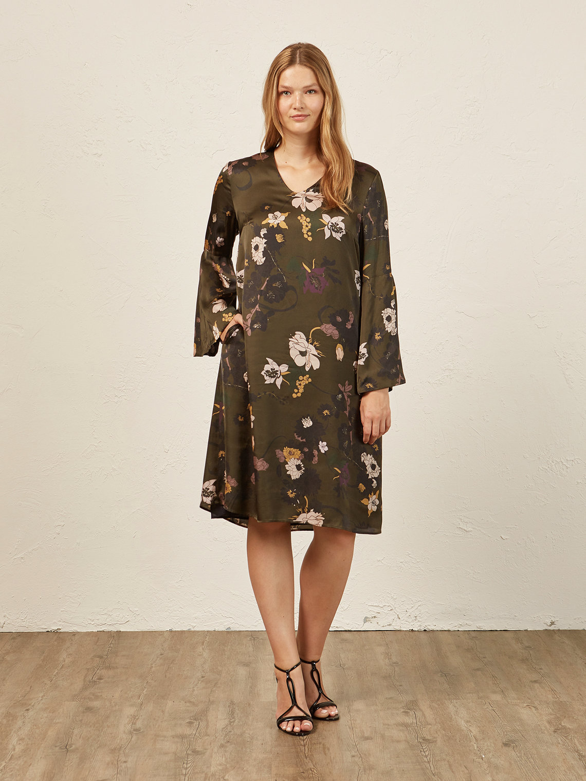 Elenamiro: Vestido longo em cetim estampado_1