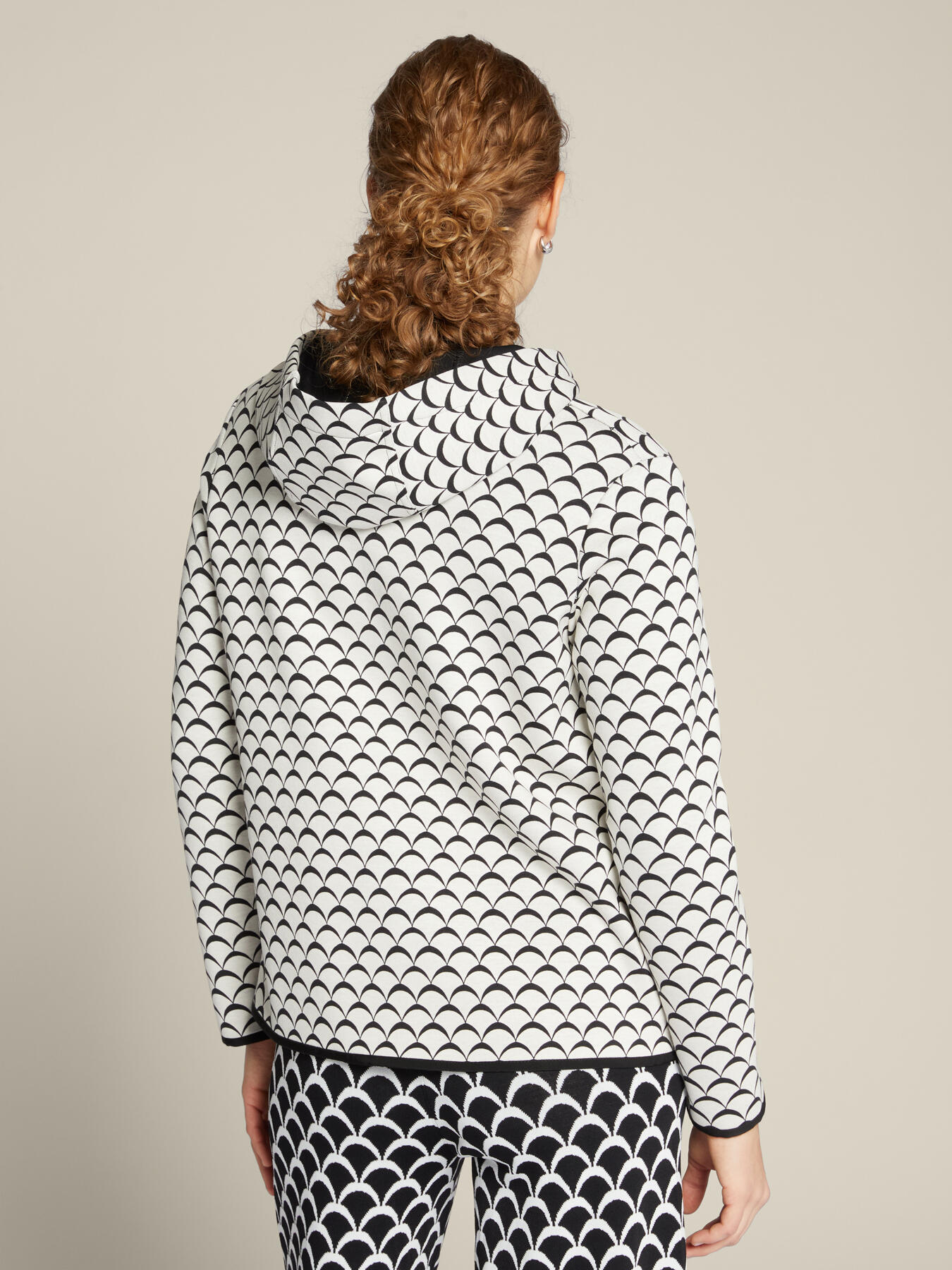 Sweatshirt mit geometrischem Druck image number 1