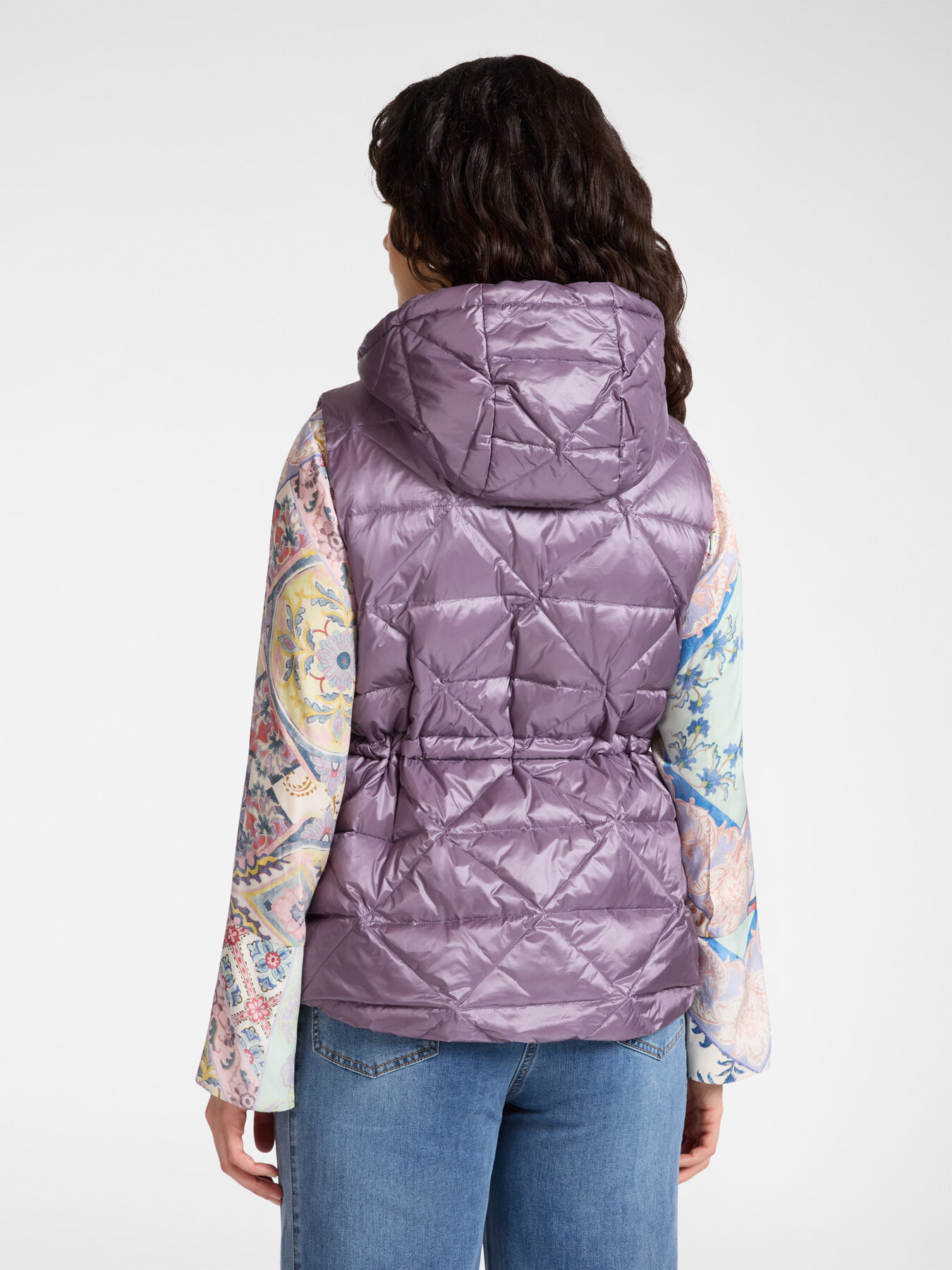 Lightweight sleeveless down jacket image number 1