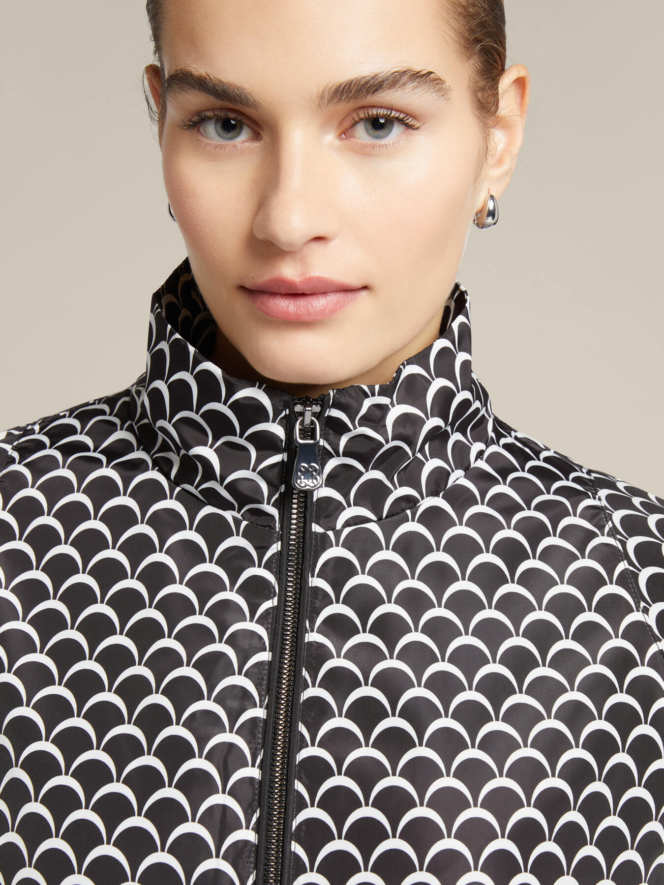 Nylon jacket with a wave print image number 2