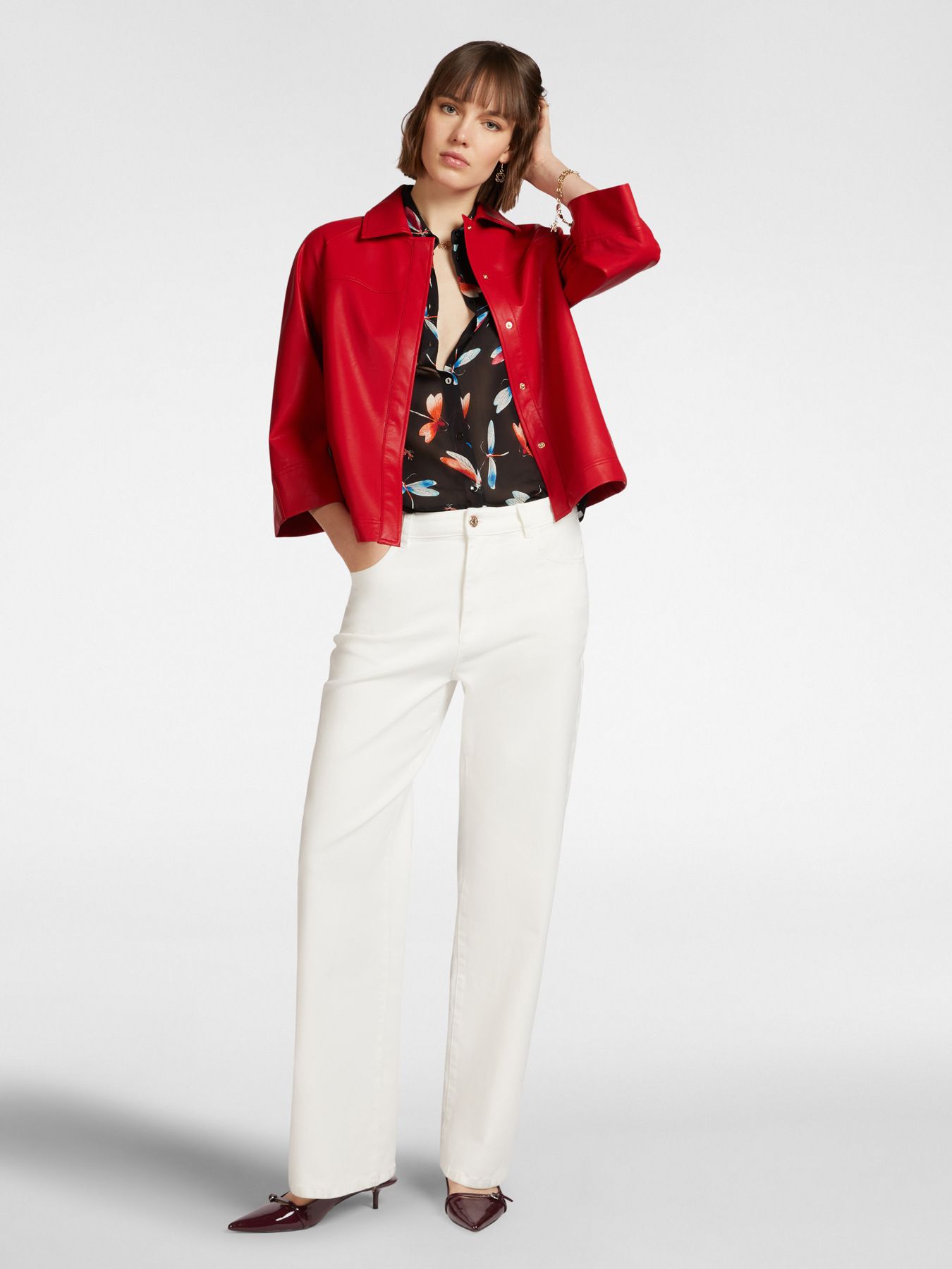 Veste coupe trap&egrave;ze en tissu brillant image number 3