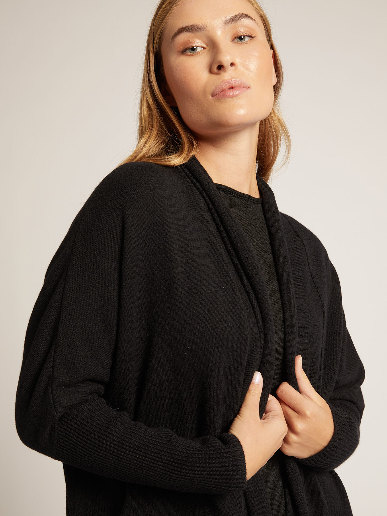 C&aacute;rdigan largo de lana cardada image number 3