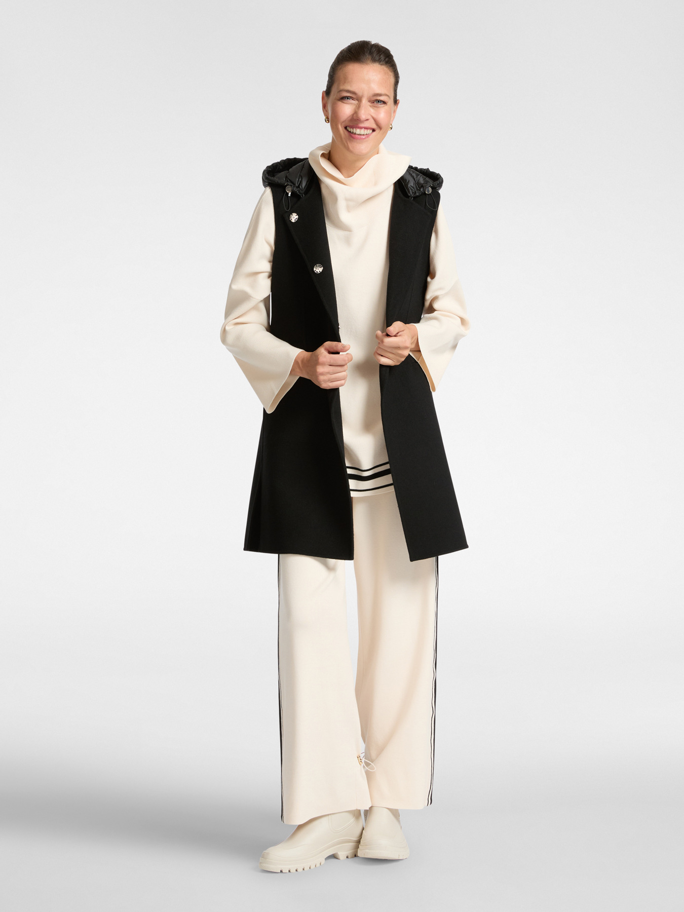 Sportlicher &auml;rmelloser Mantel image number 3