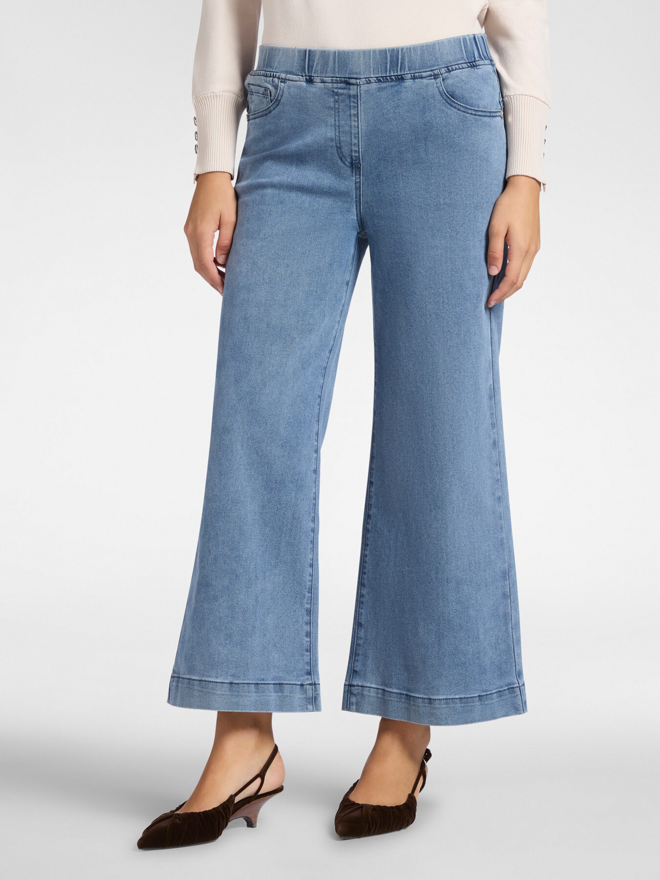 Wide-leg pull-on jeans image number 2