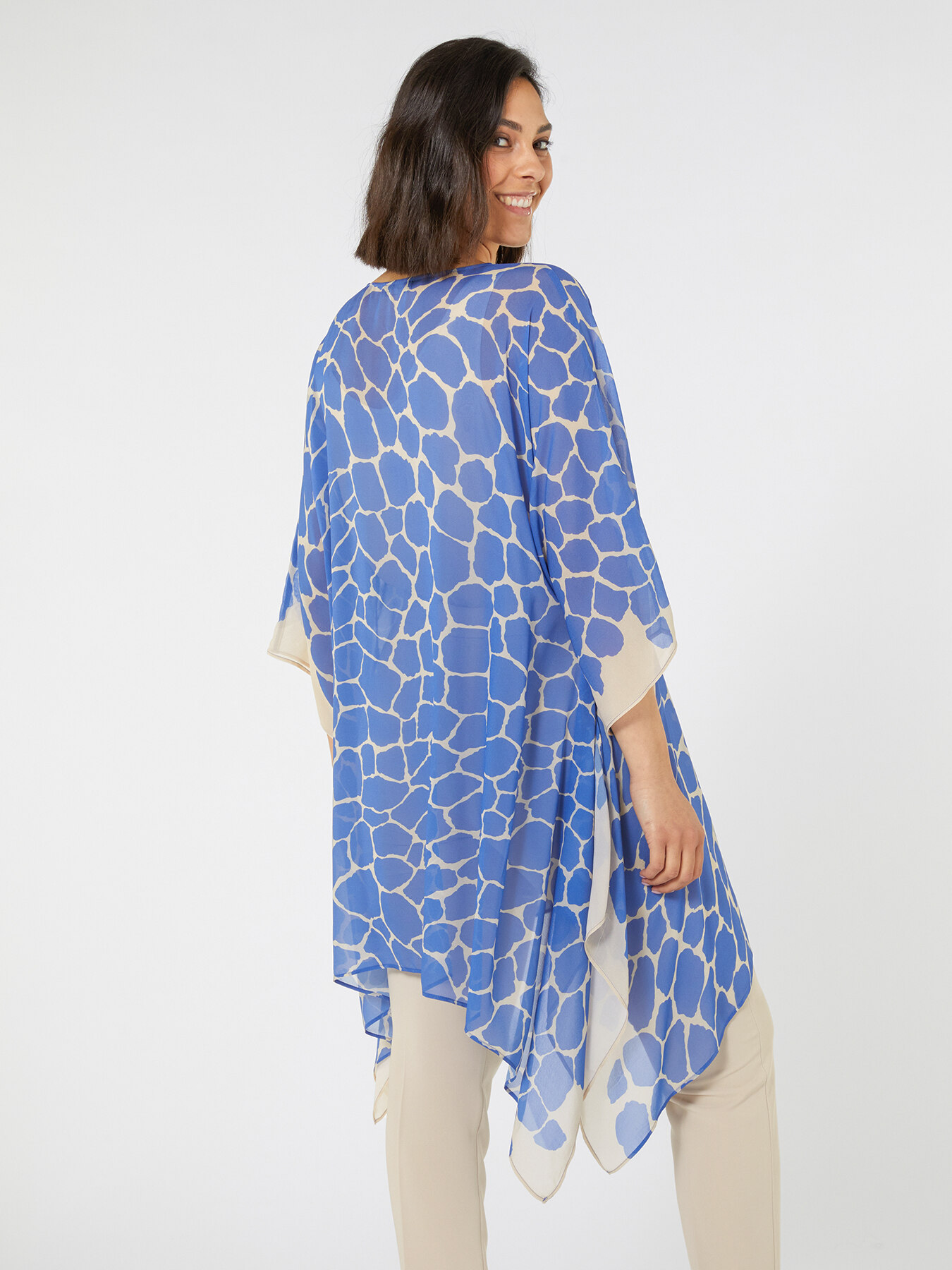 Blusa elegante estampada image number 1