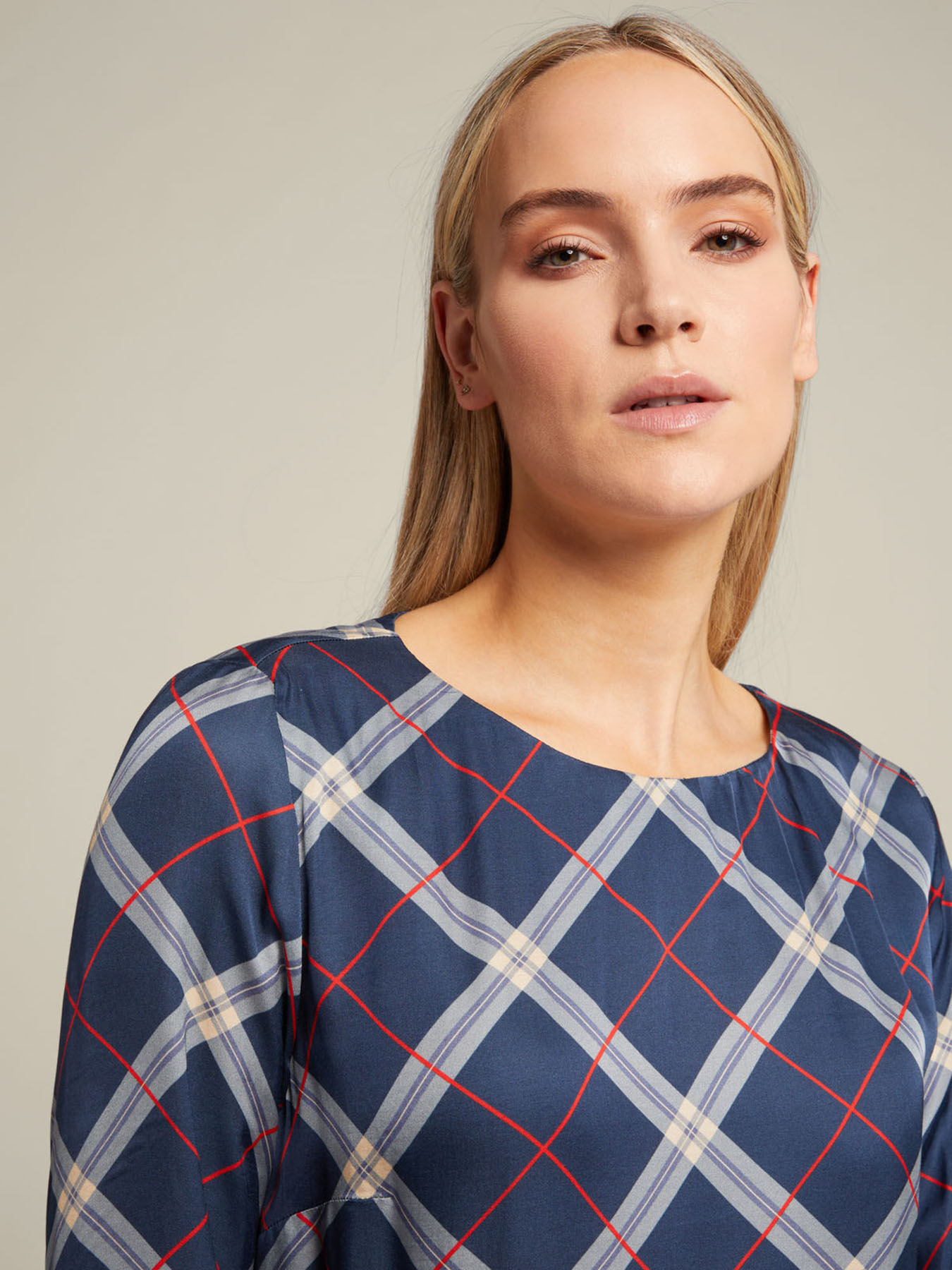 Blusa in raso stampato Ecovero&trade; image number 2