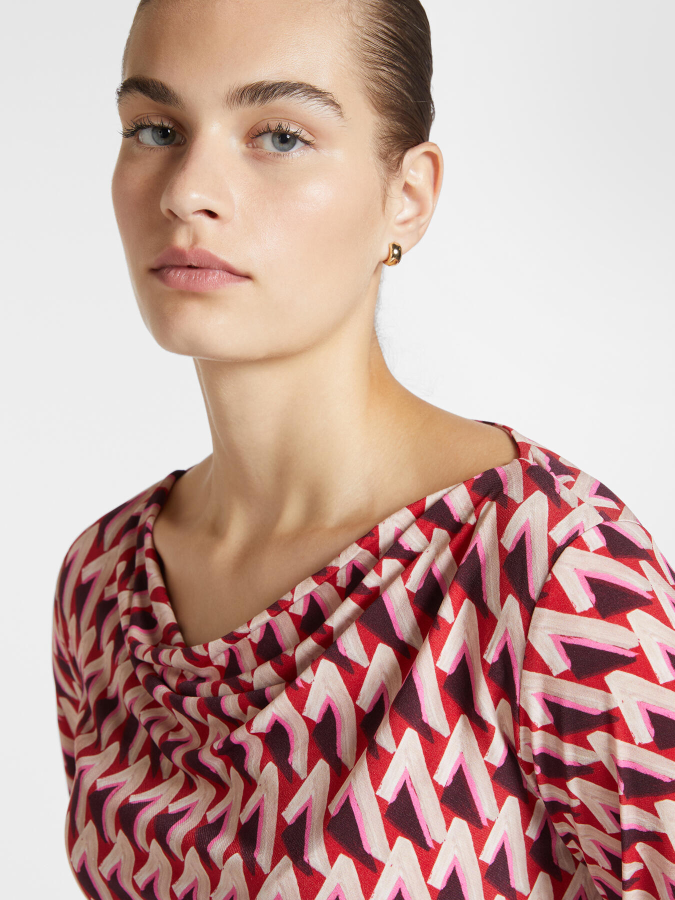 Printed T-shirt with cowl neck image number 3