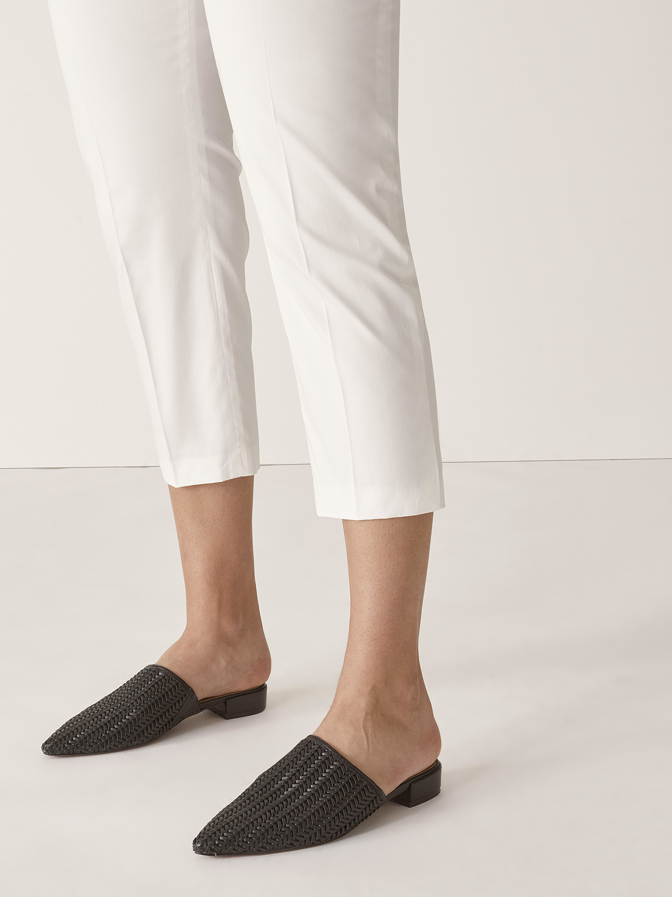 Cal&ccedil;a Capri em cetim image number 2