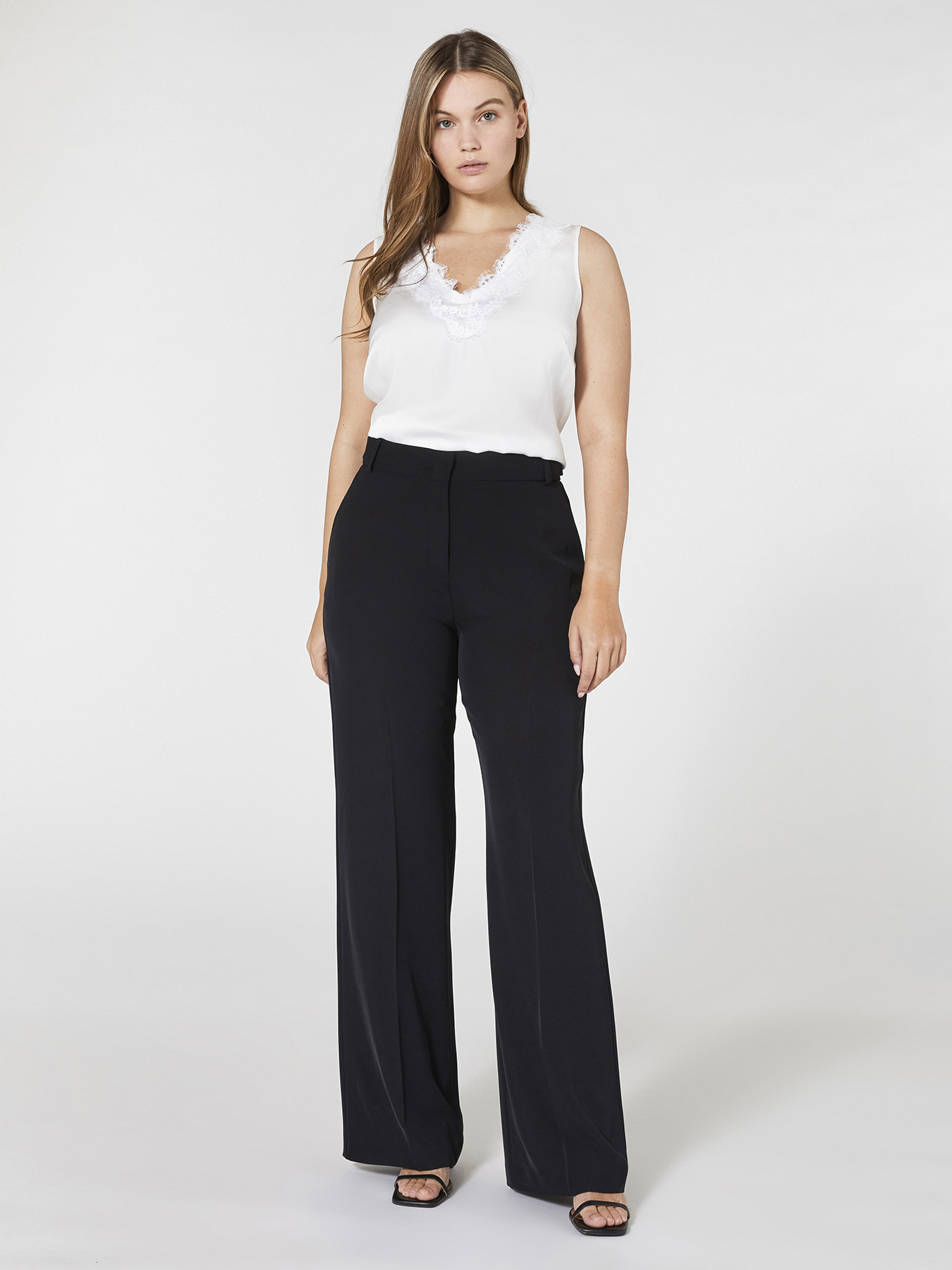 Pantalones anchos con tirantes ajustables image number 0