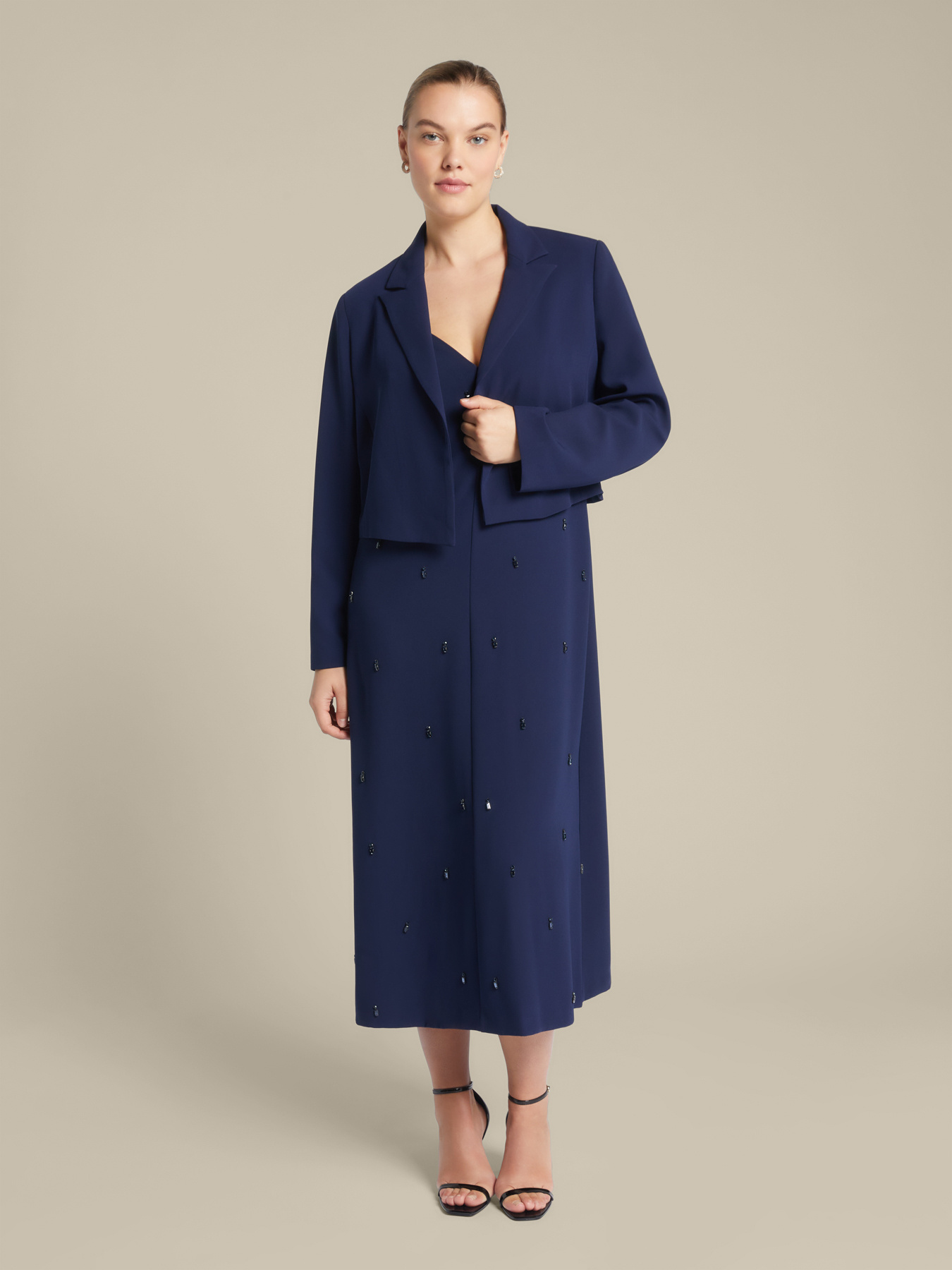 Elegantes Kleid gestickt image number 4