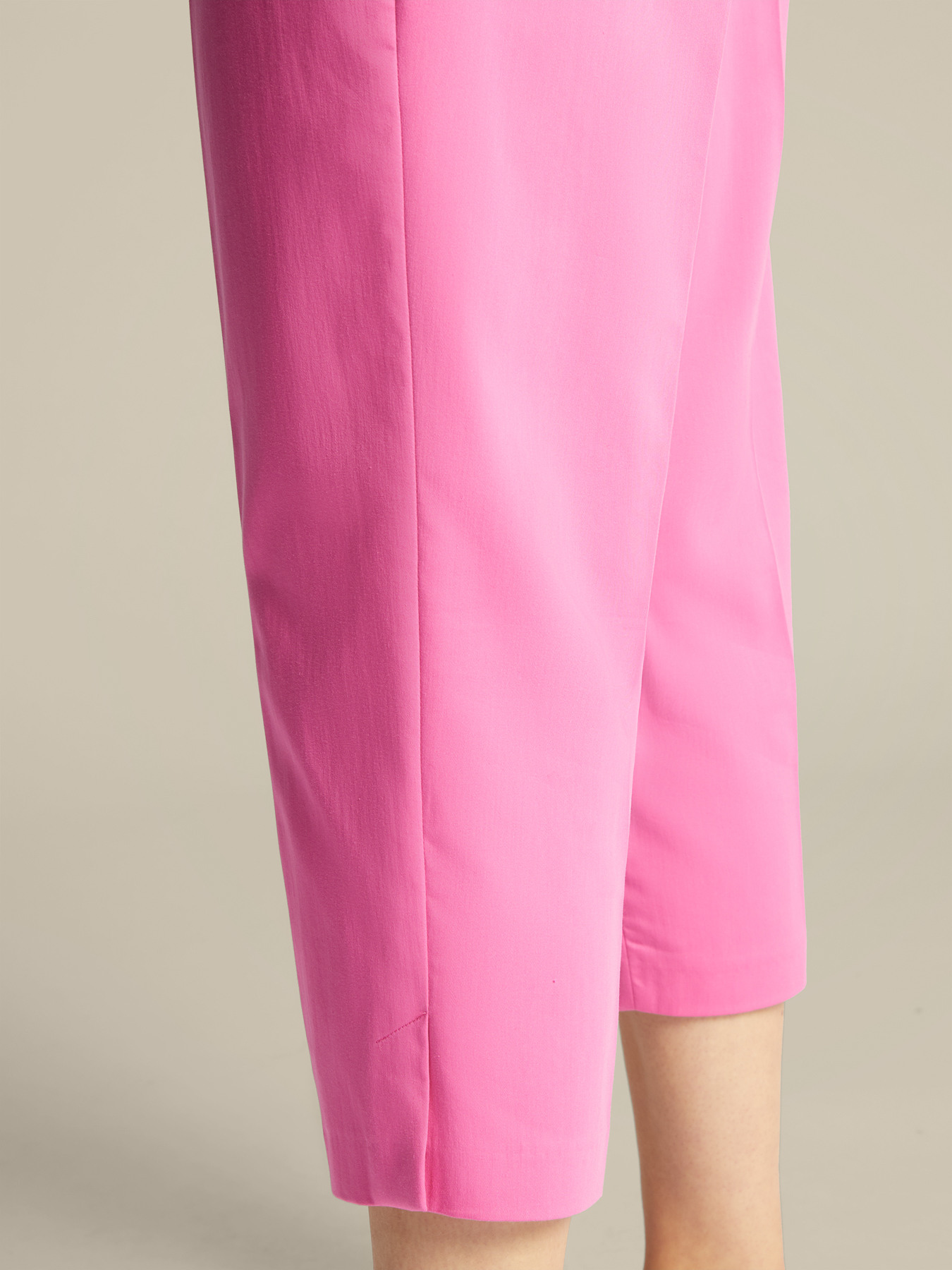 Pantaloni Capri in tessuto sostenibile image number 3