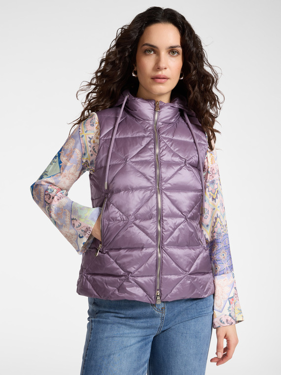 Lightweight sleeveless down jacket