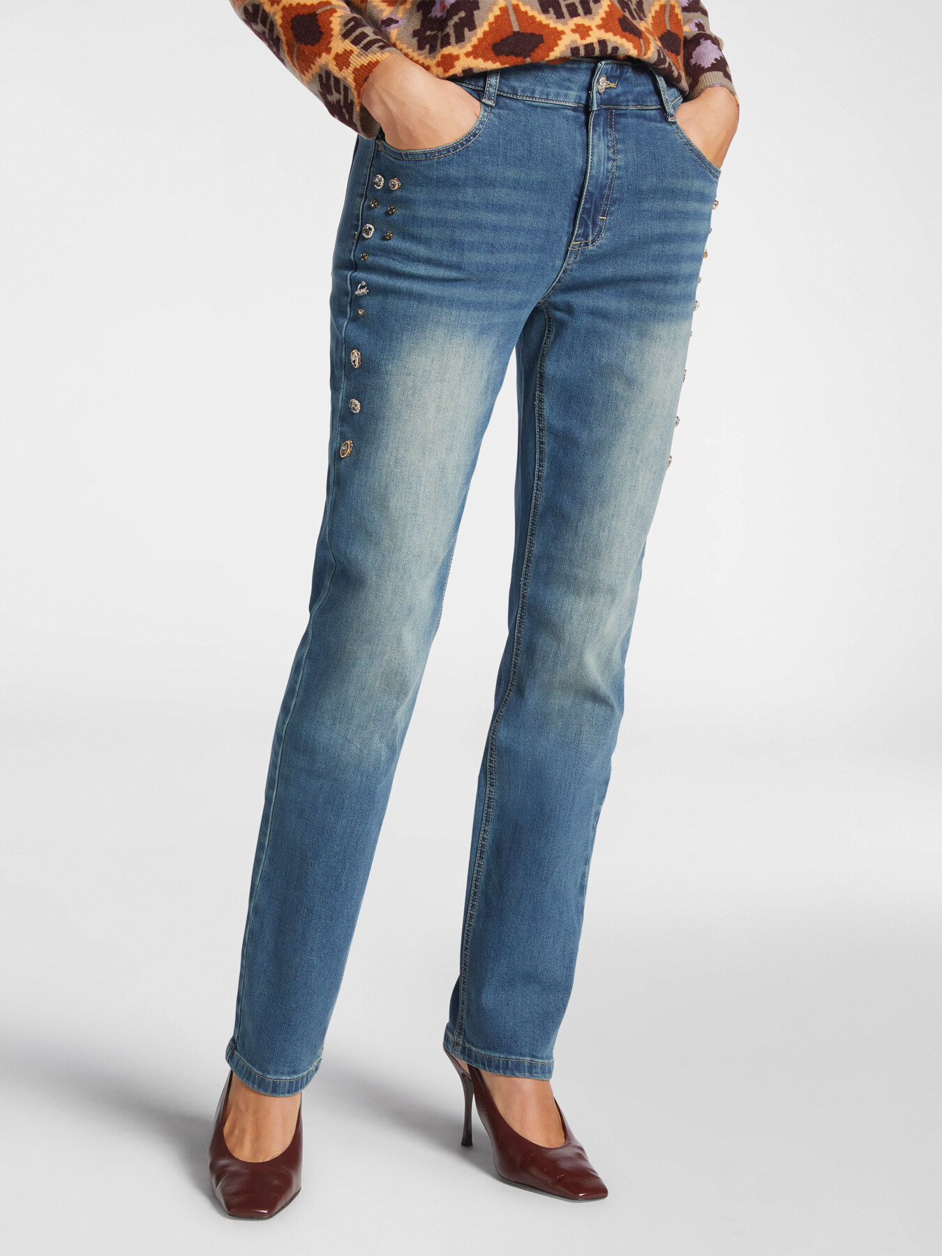 Regular jeans with studs image number 2