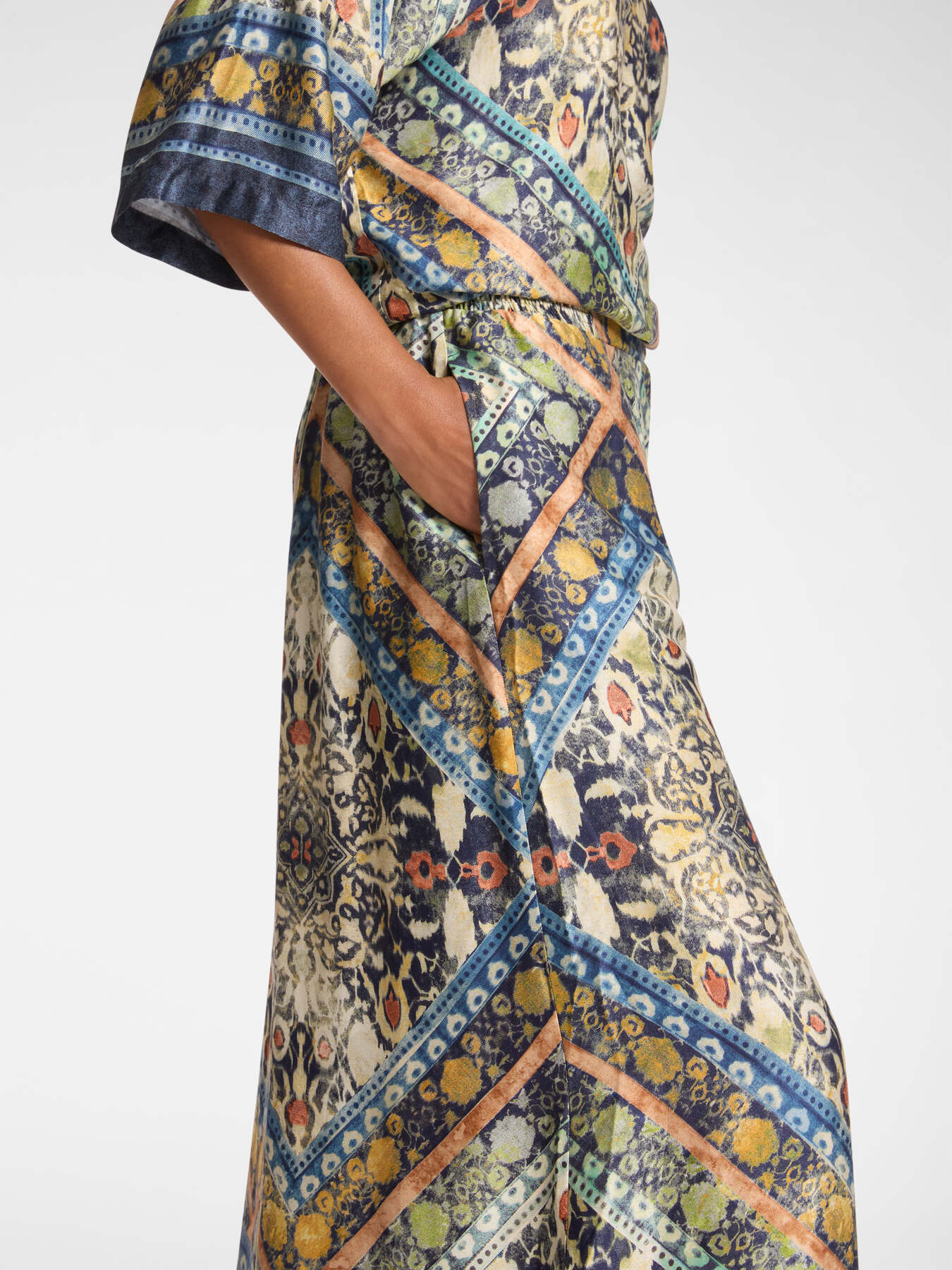 Pantaloni cropped stampati image number 3