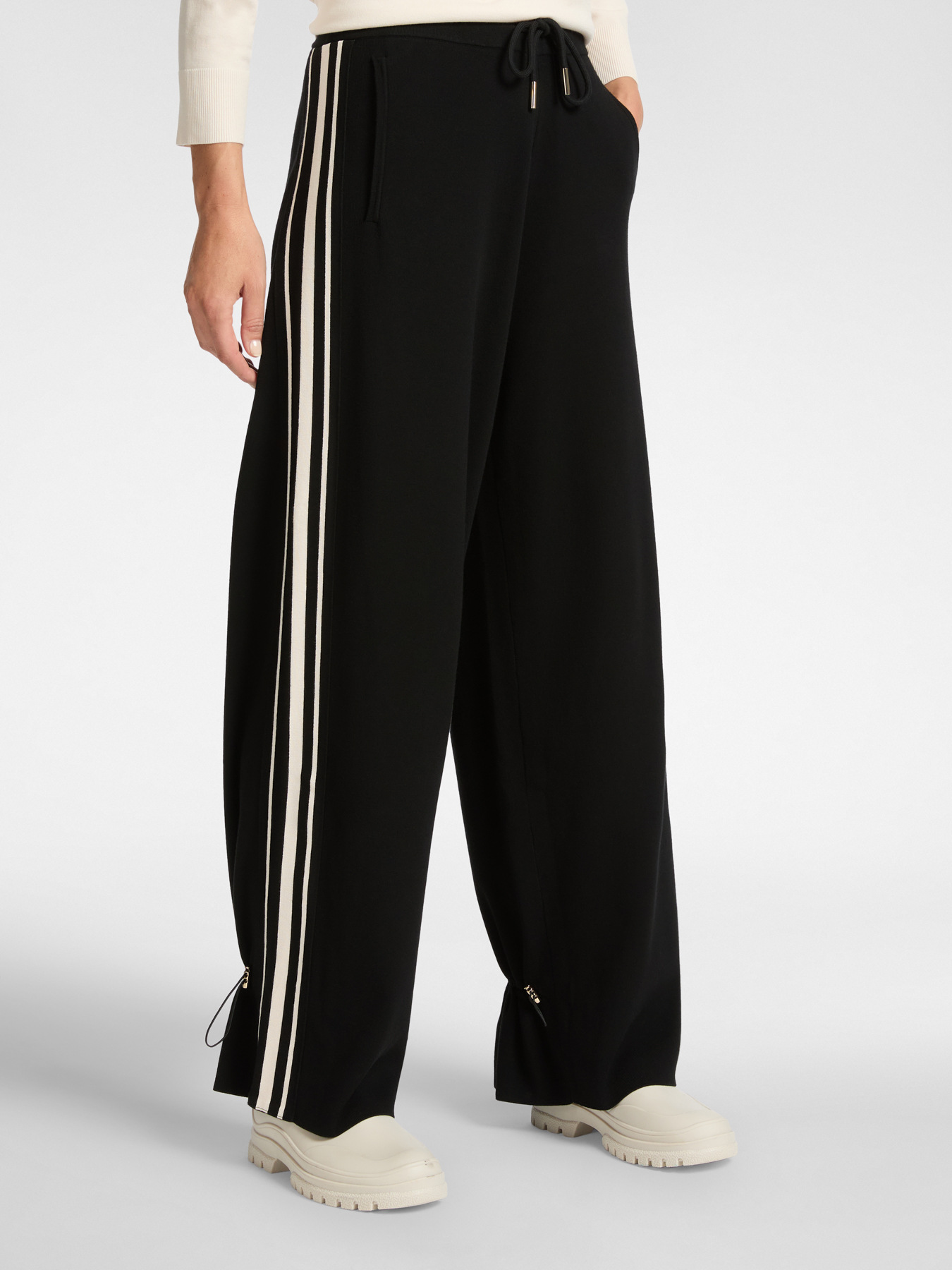 Cal&ccedil;as de malha de perna larga image number 2