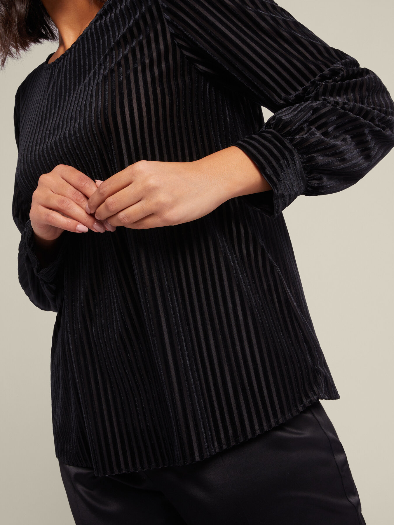 Blusa de terciopelo de canal&eacute; image number 3