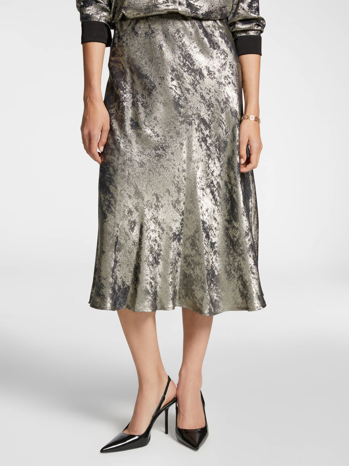Midi-Rock aus gl&auml;nzendem Stoff image number 2