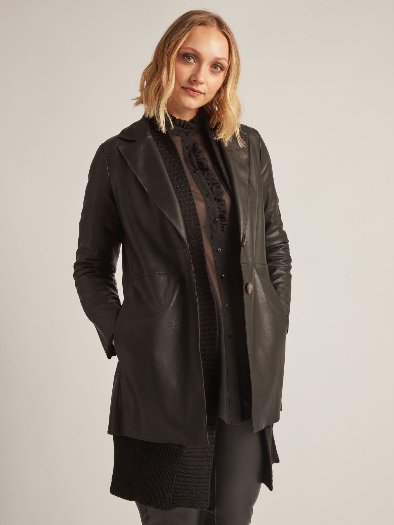 Abrigo de piel sintética image number 2