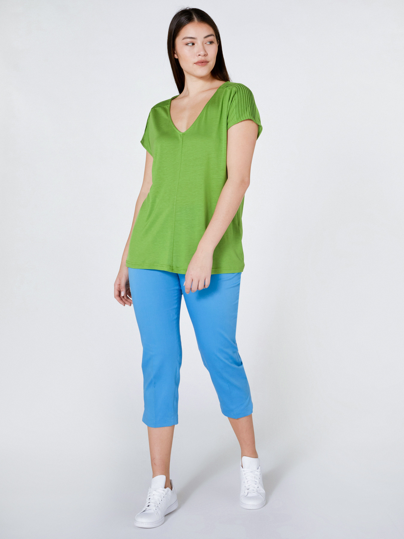 T-shirt com decote em V image number 0