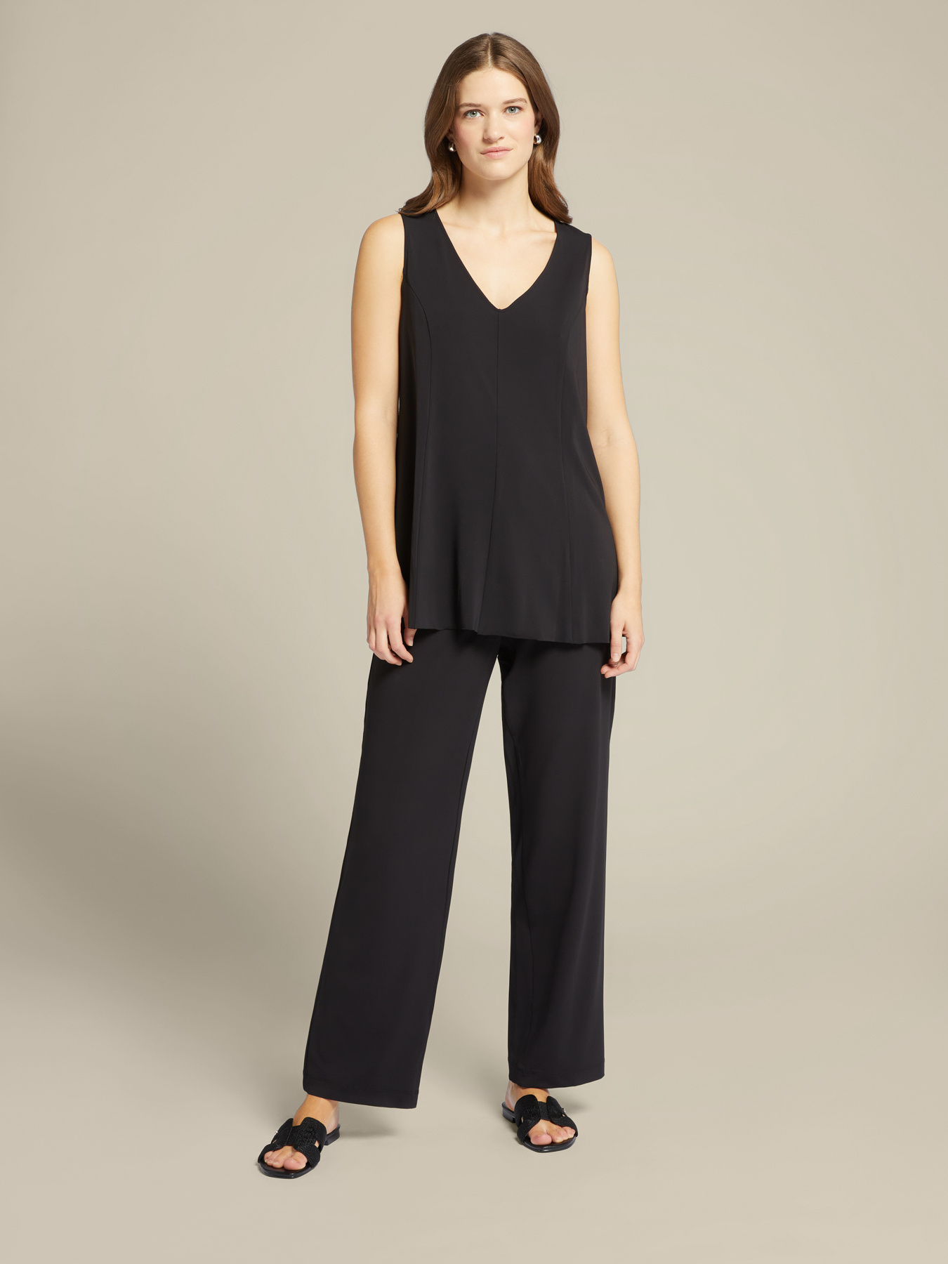 Top con escote de pico image number 2