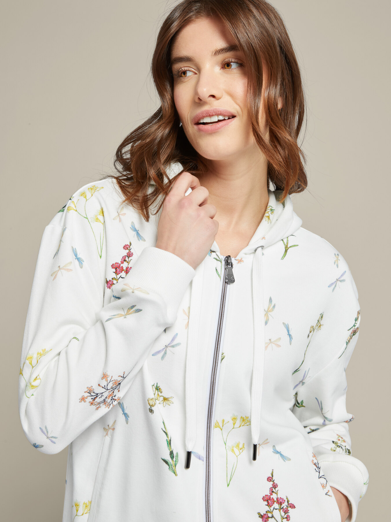 Sudadera floral image number 2