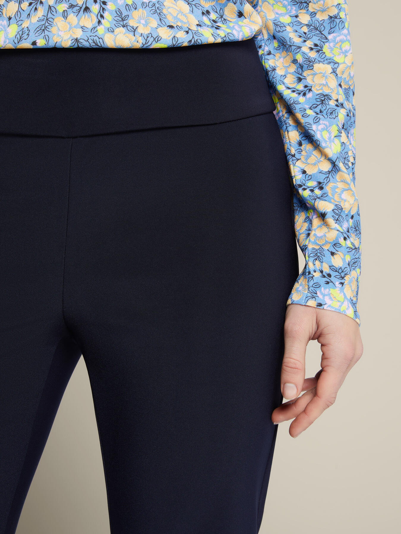 Flared trousers image number 3