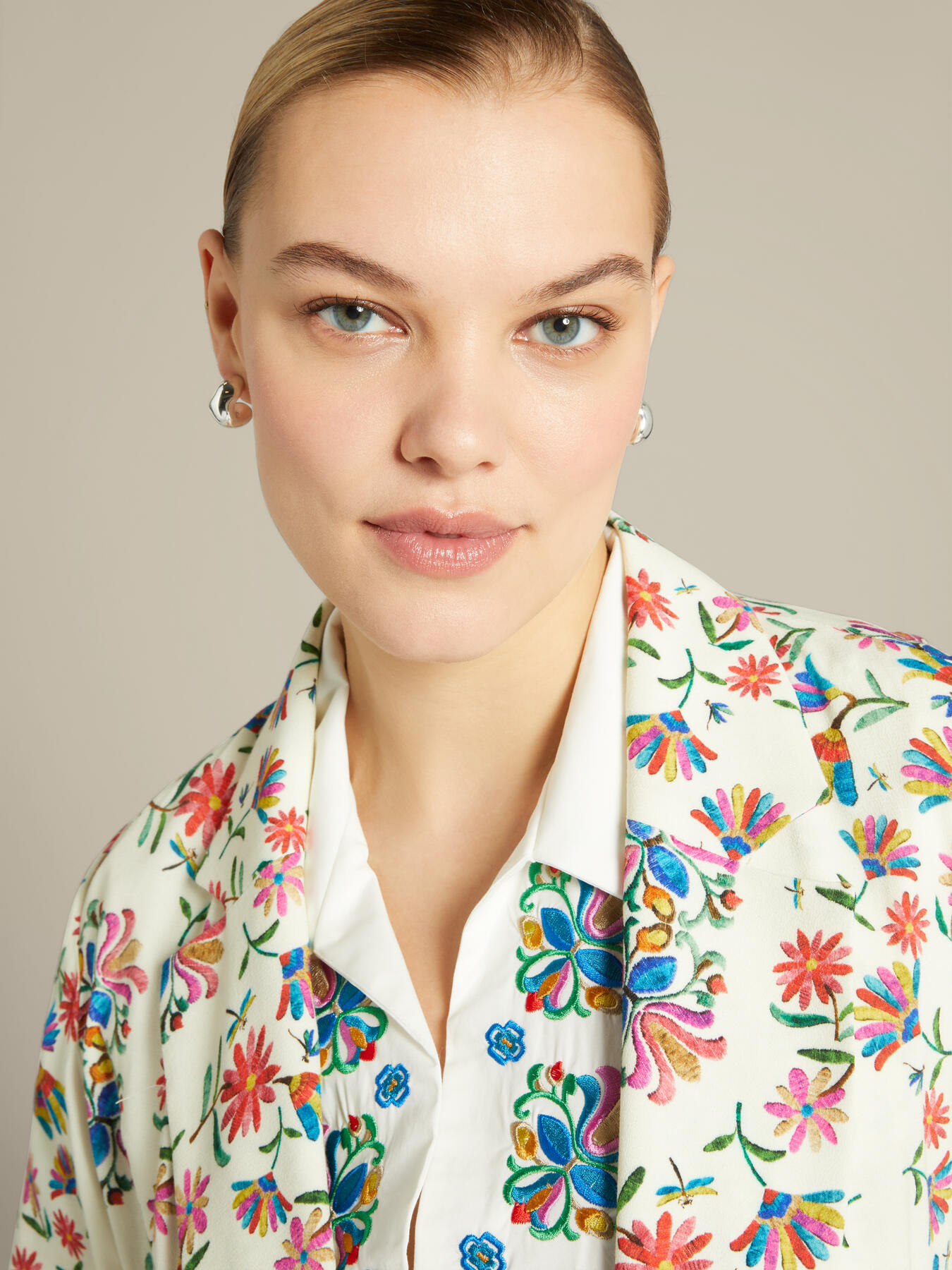 ECOVERO&trade; viscose jacket image number 2