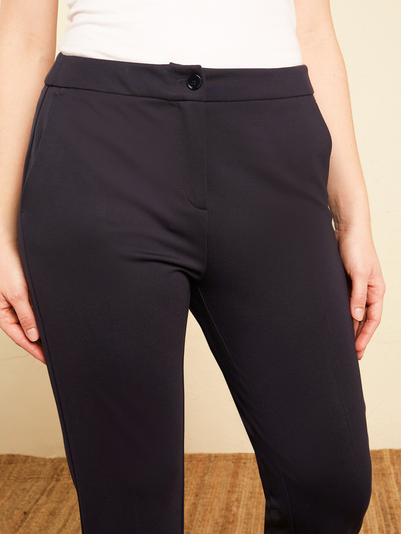 Pantaloni chinos in punto milano image number 4