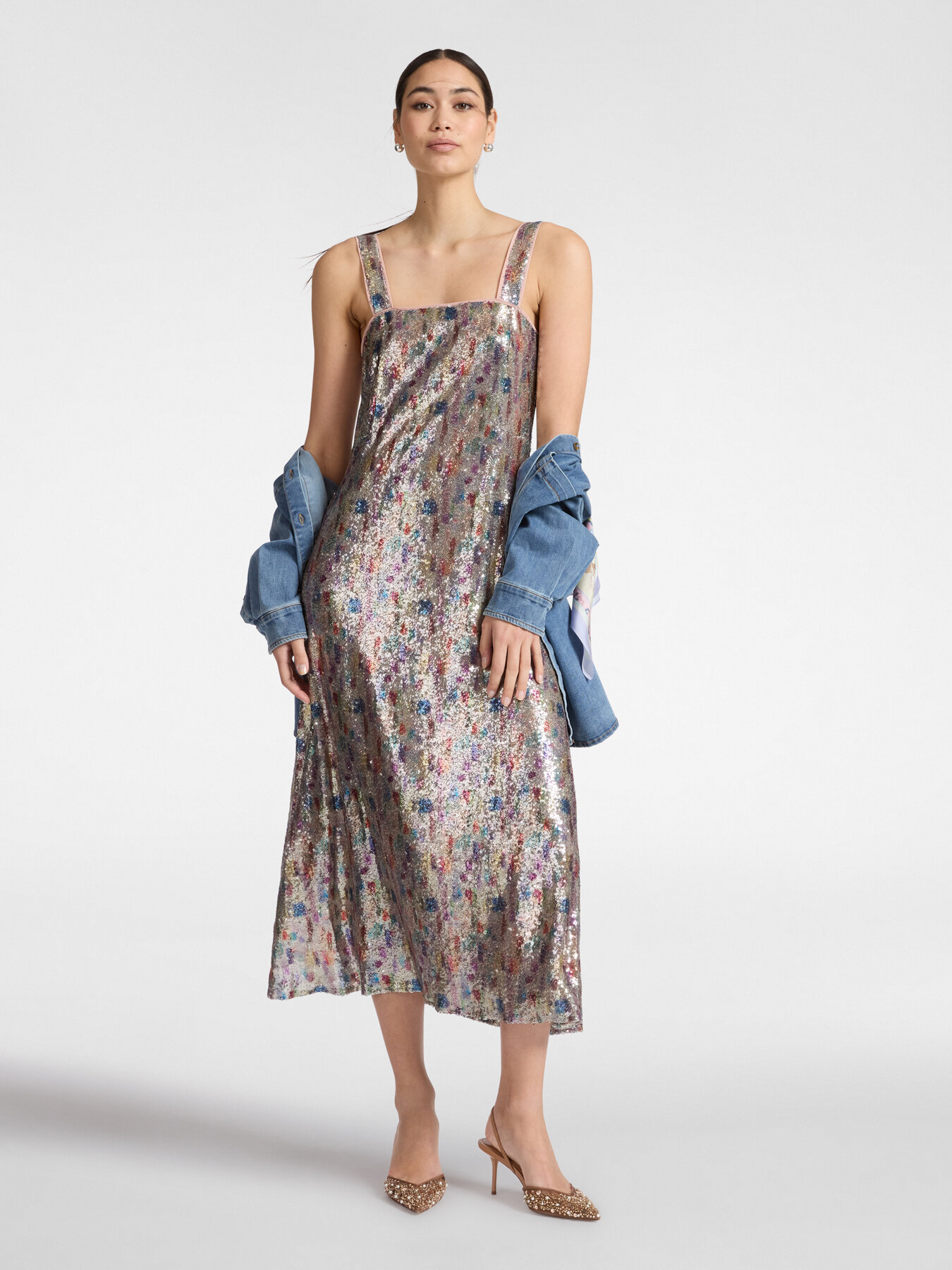 Vestido de tul con lentejuelas image number 2