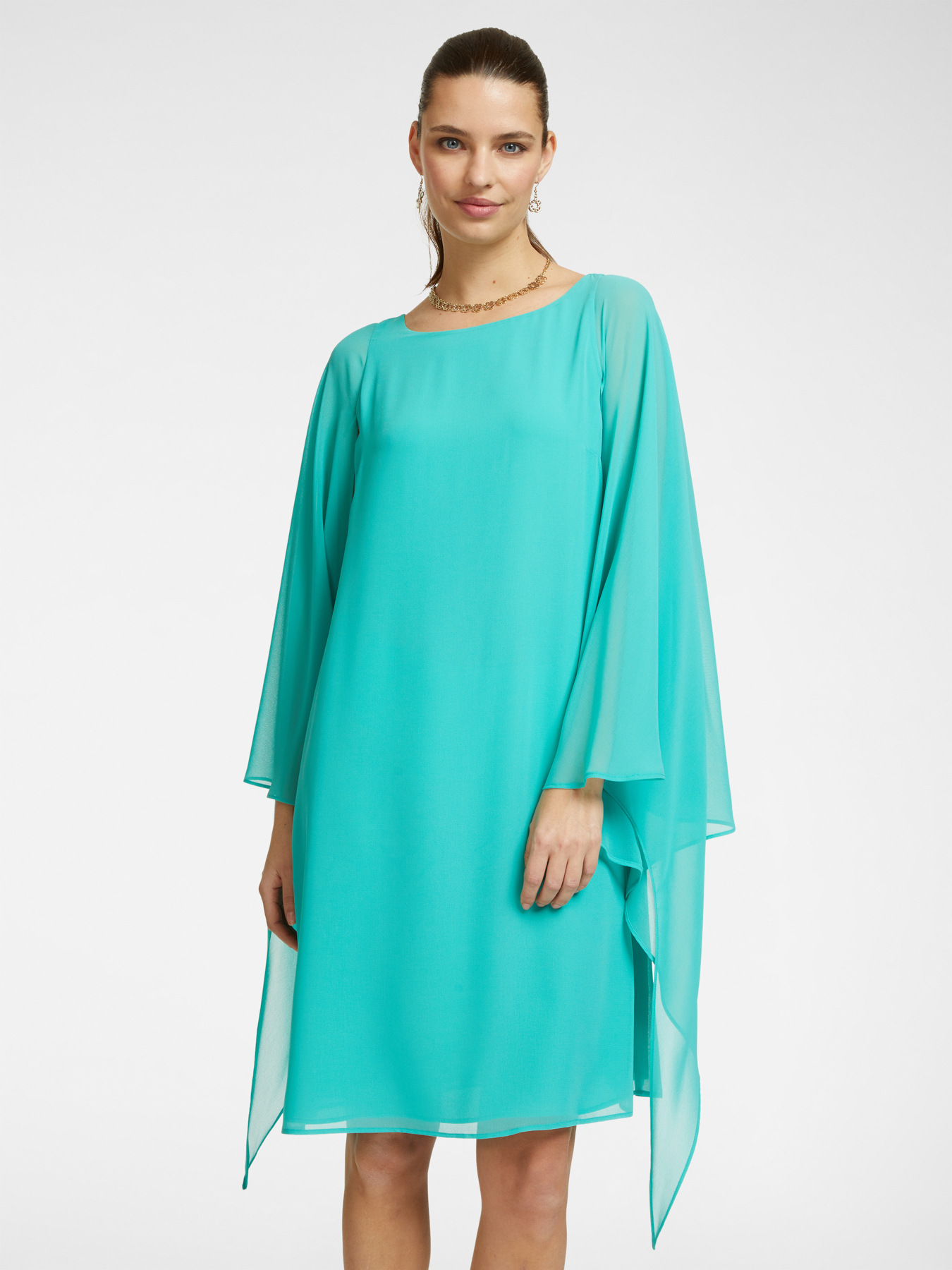 Robe &eacute;l&eacute;gante avec cape image number 2