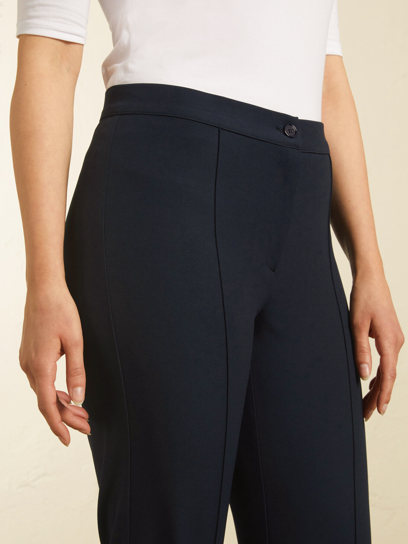 Pantalones kick flare t&eacute;cnicos image number 2