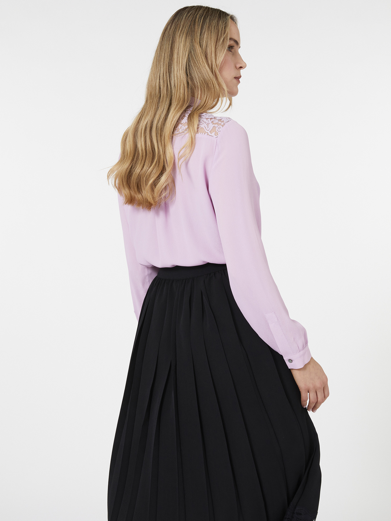 Camisa con faja y encaje image number 2