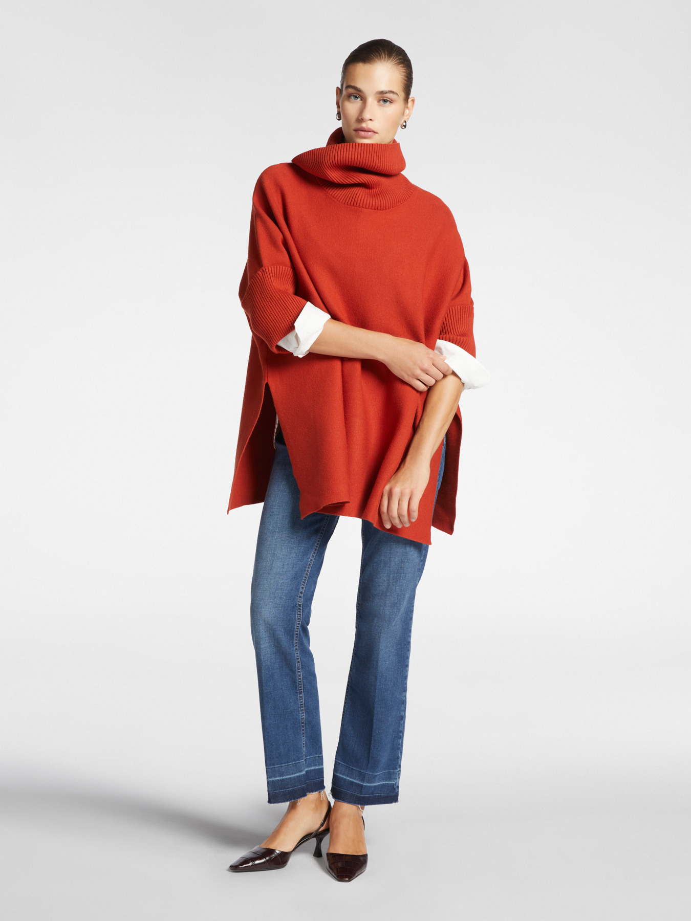 Cape longue en tricot image number 2