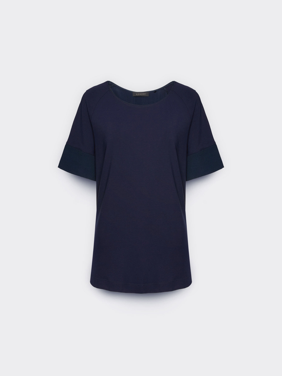 T-shirt com bot&otilde;es nas costas