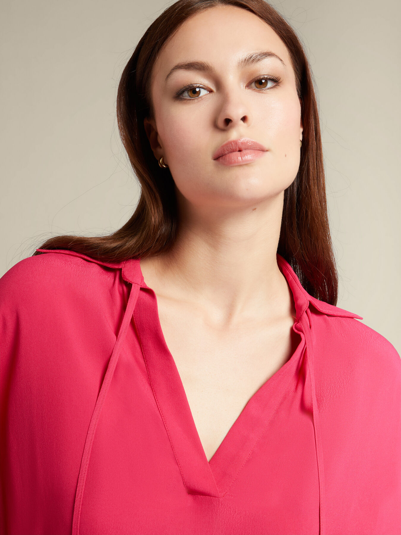 Blouse avec cordons et col en V image number 3