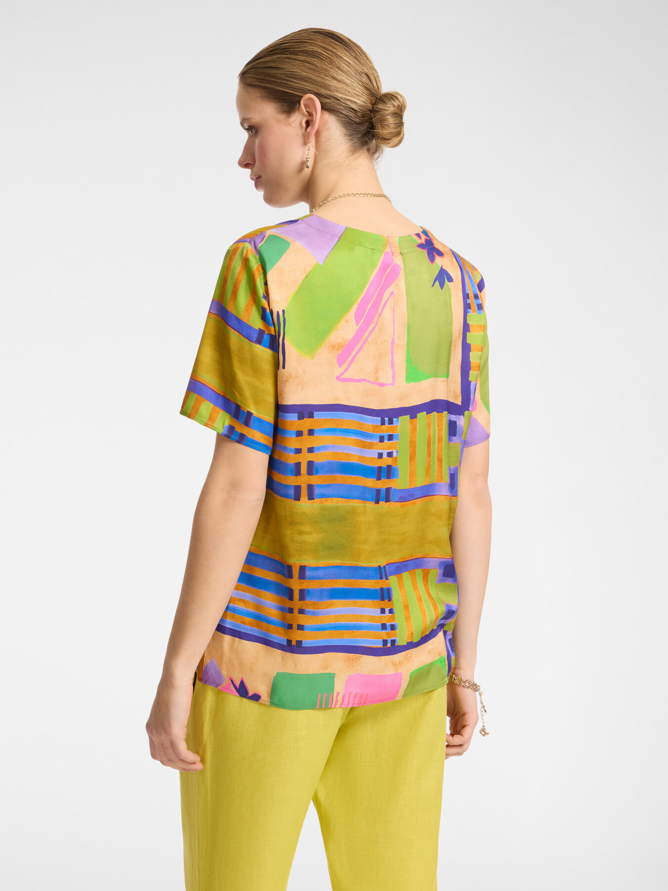 Blouse imprim&eacute;e &agrave; manches courtes image number 1