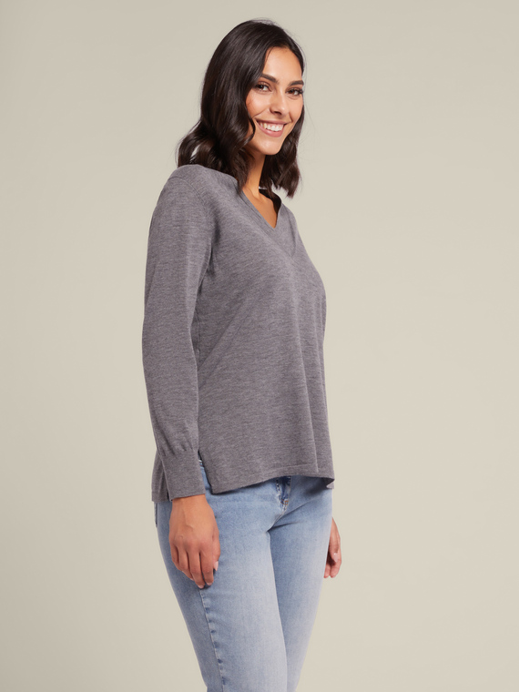 Pullover mit V-Ausschnitt aus nachhaltiger Wolle